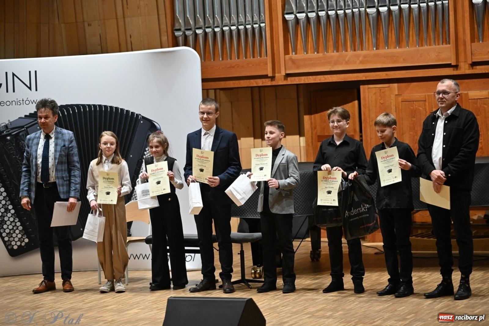 Zdjęcie w galerii na portalu naszraciborz.pl: Laureaci XXVII Konkursu Akordeonowego im. H. Malona zaprezentowali swój talent [FOTO i WIDEO] wiadomości z regionu