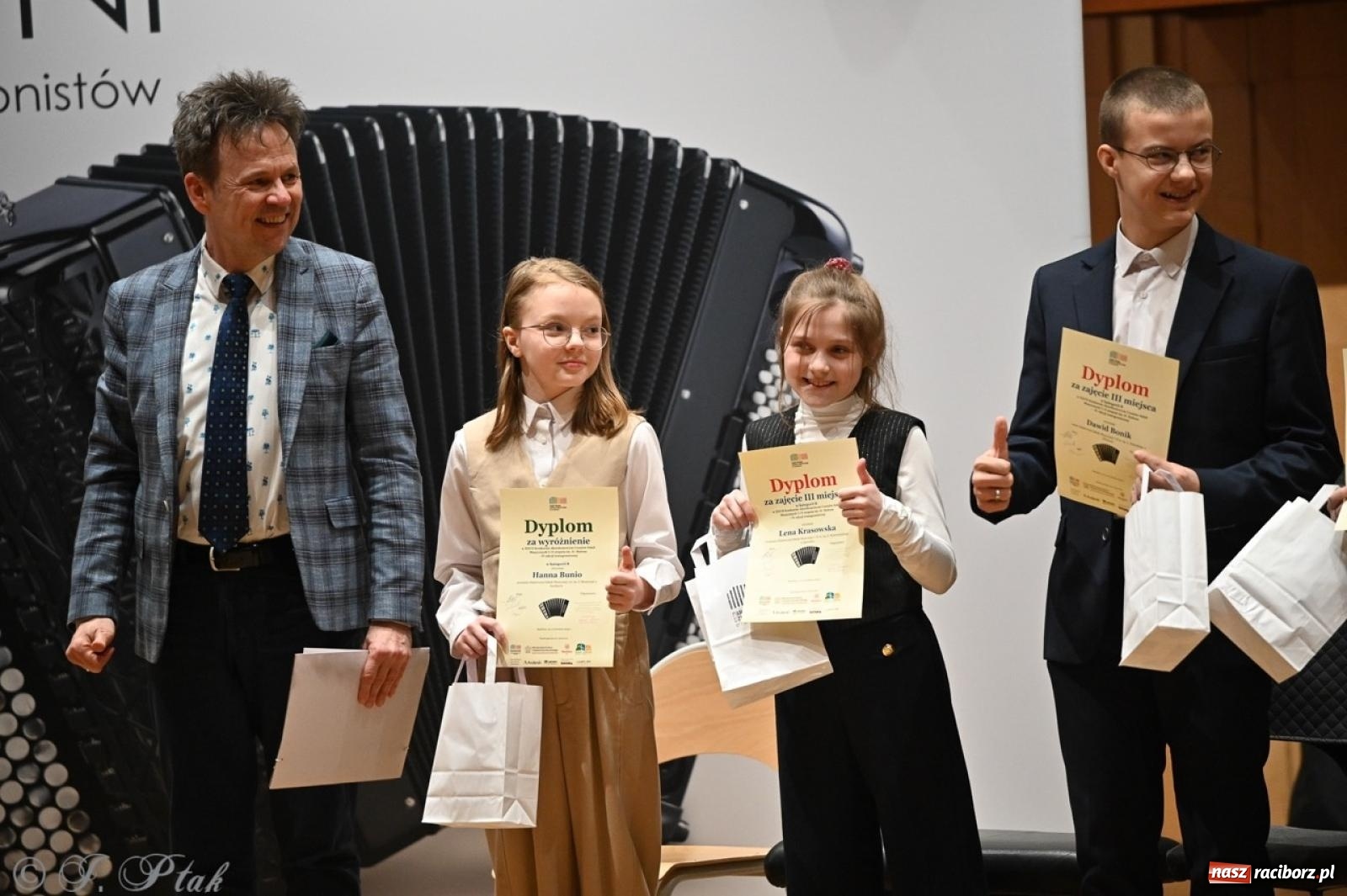 Zdjęcie w galerii na portalu naszraciborz.pl: Laureaci XXVII Konkursu Akordeonowego im. H. Malona zaprezentowali swój talent [FOTO i WIDEO] wiadomości z regionu