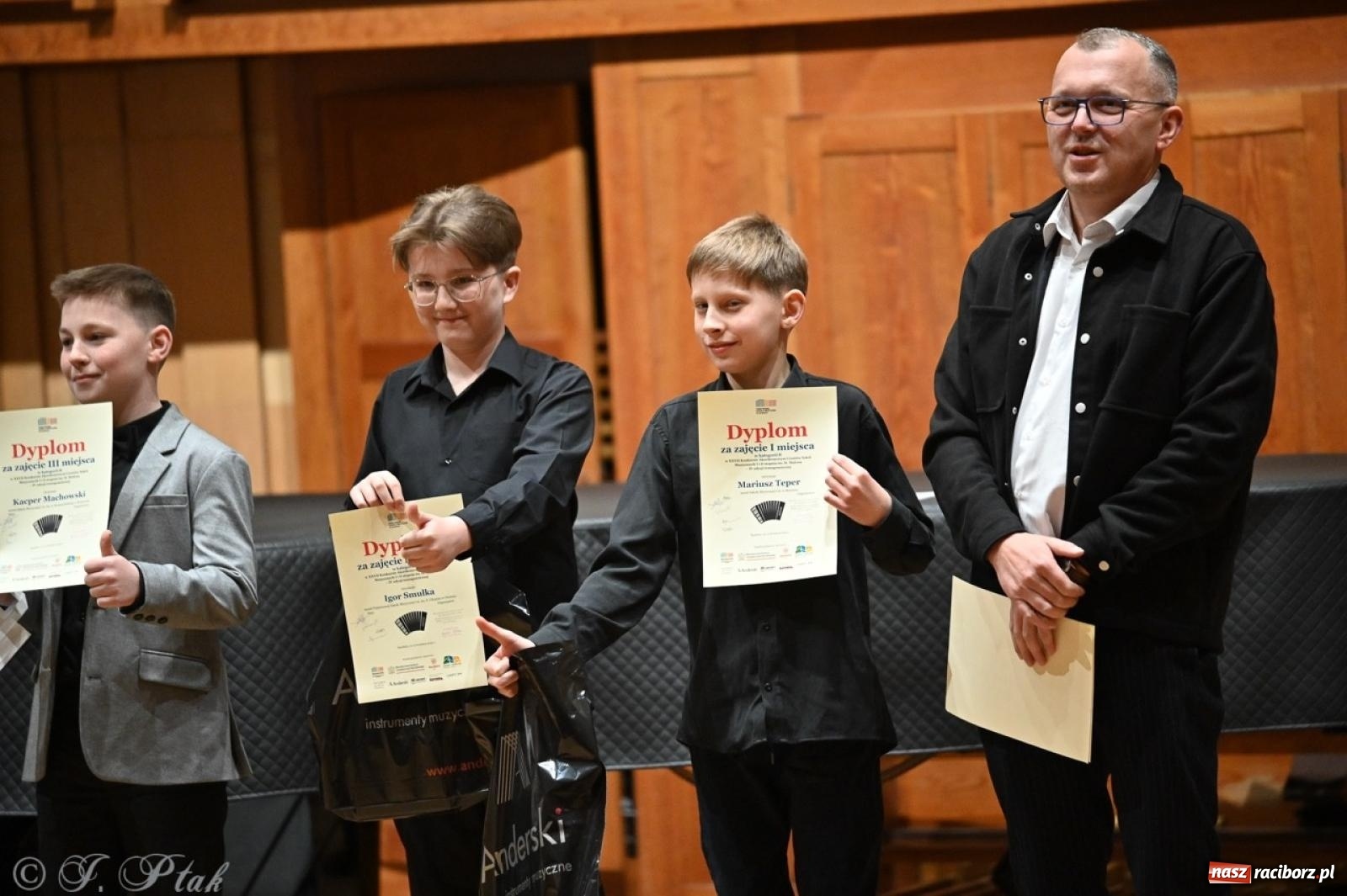 Zdjęcie w galerii na portalu naszraciborz.pl: Laureaci XXVII Konkursu Akordeonowego im. H. Malona zaprezentowali swój talent [FOTO i WIDEO] wiadomości z regionu