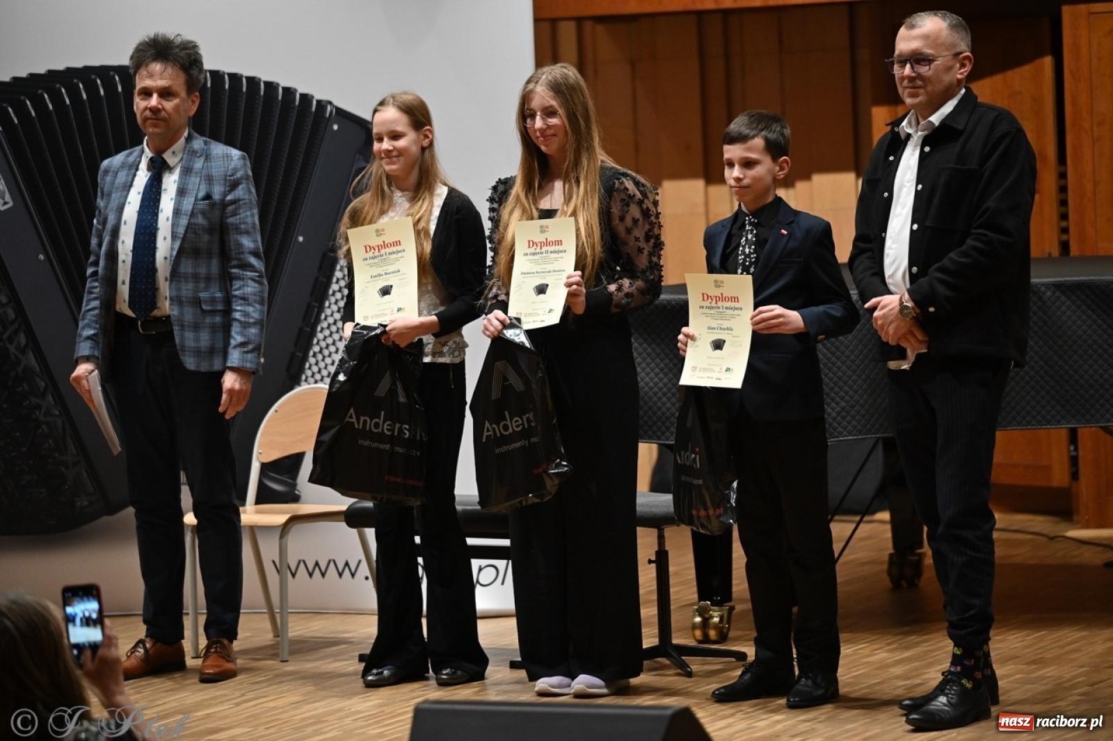 Zdjęcie w galerii na portalu naszraciborz.pl: Laureaci XXVII Konkursu Akordeonowego im. H. Malona zaprezentowali swój talent [FOTO i WIDEO] wiadomości z regionu