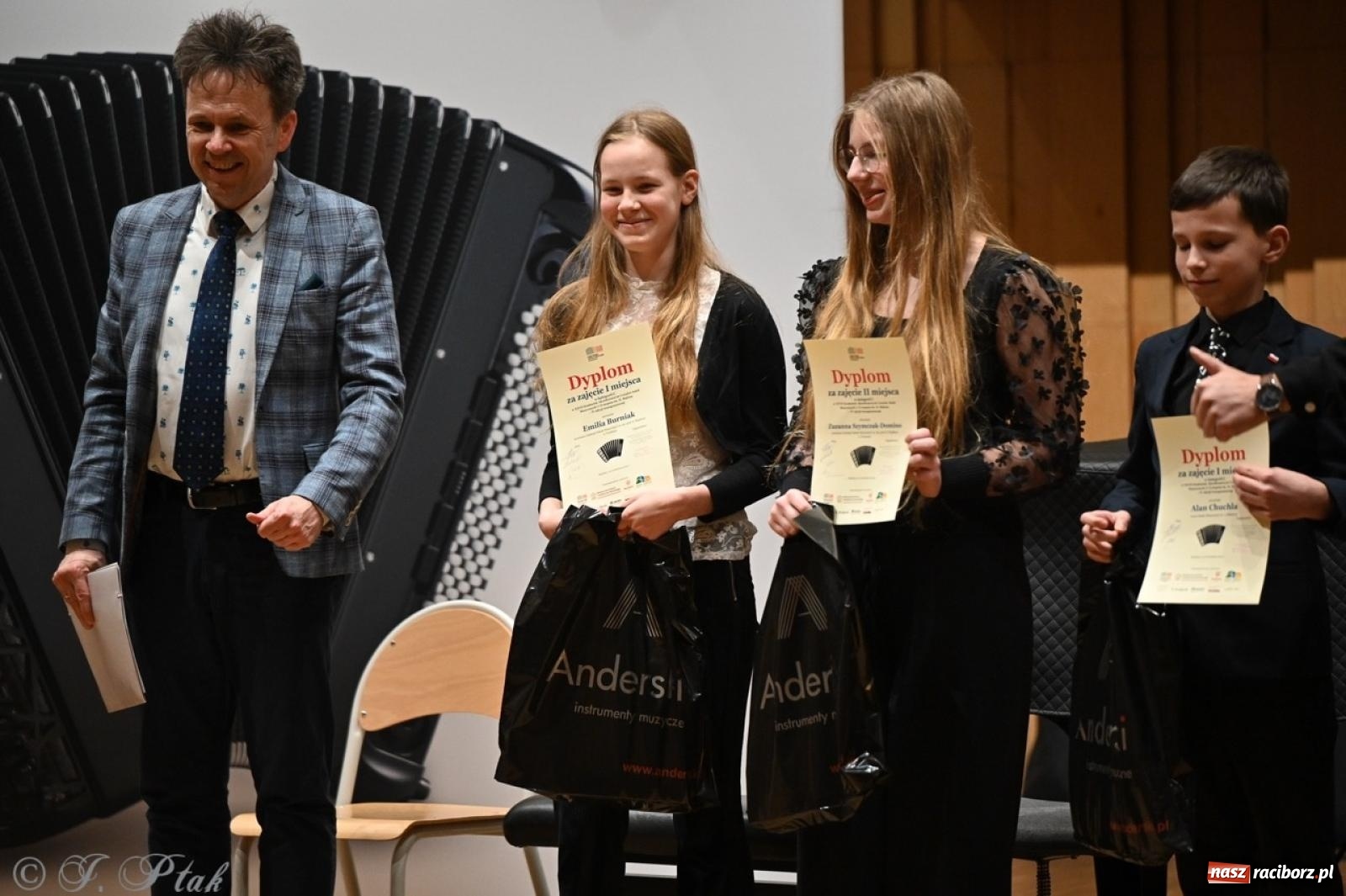 Zdjęcie w galerii na portalu naszraciborz.pl: Laureaci XXVII Konkursu Akordeonowego im. H. Malona zaprezentowali swój talent [FOTO i WIDEO] wiadomości z regionu