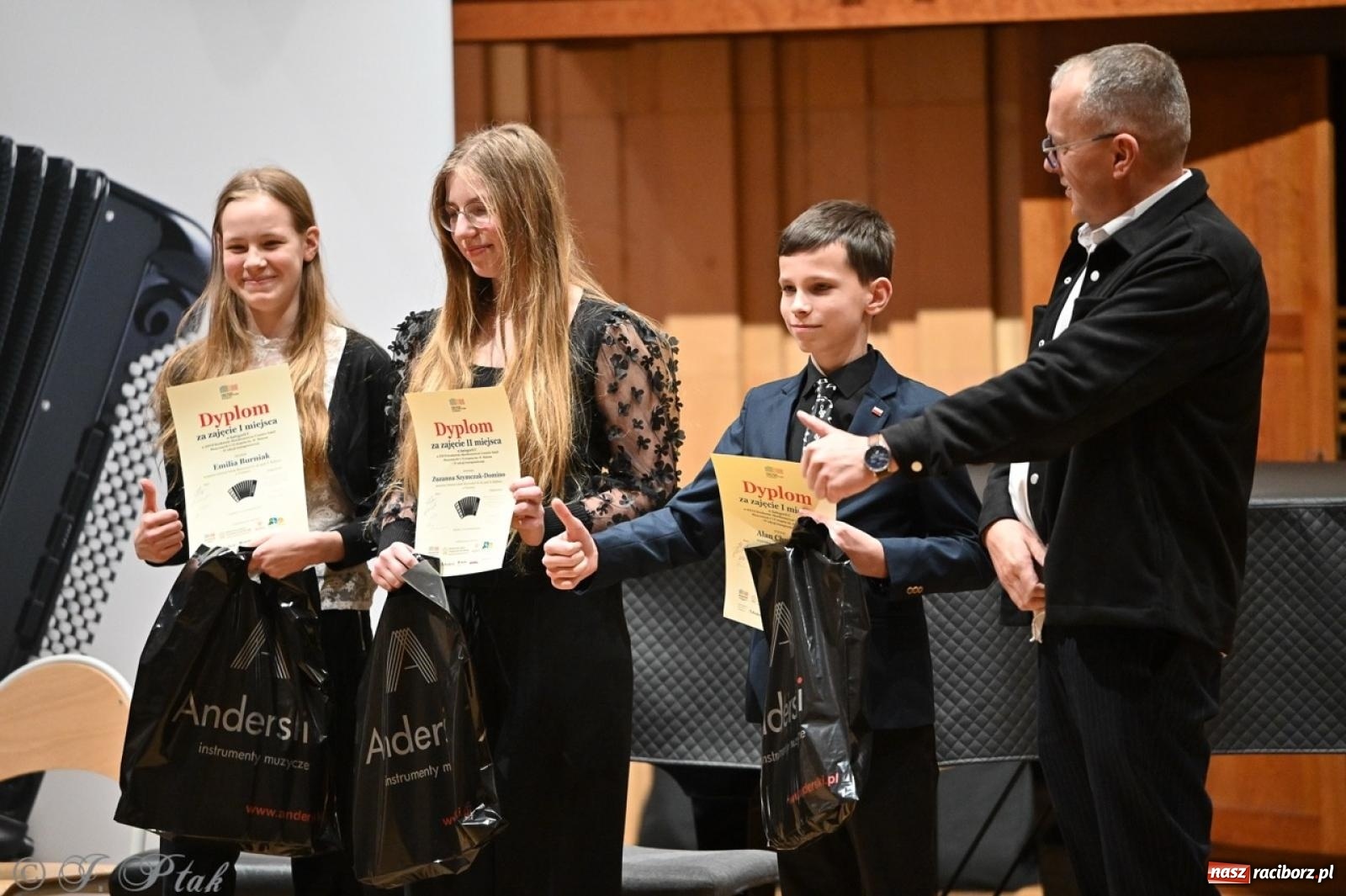 Zdjęcie w galerii na portalu naszraciborz.pl: Laureaci XXVII Konkursu Akordeonowego im. H. Malona zaprezentowali swój talent [FOTO i WIDEO] wiadomości z regionu