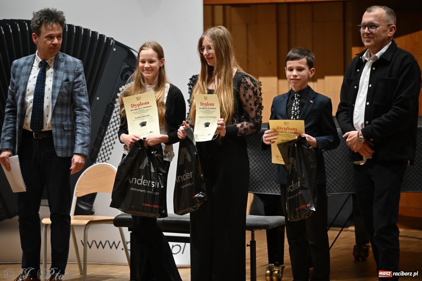 Zdjęcie w galerii na portalu naszraciborz.pl: Laureaci XXVII Konkursu Akordeonowego im. H. Malona zaprezentowali swój talent [FOTO i WIDEO] wiadomości z regionu