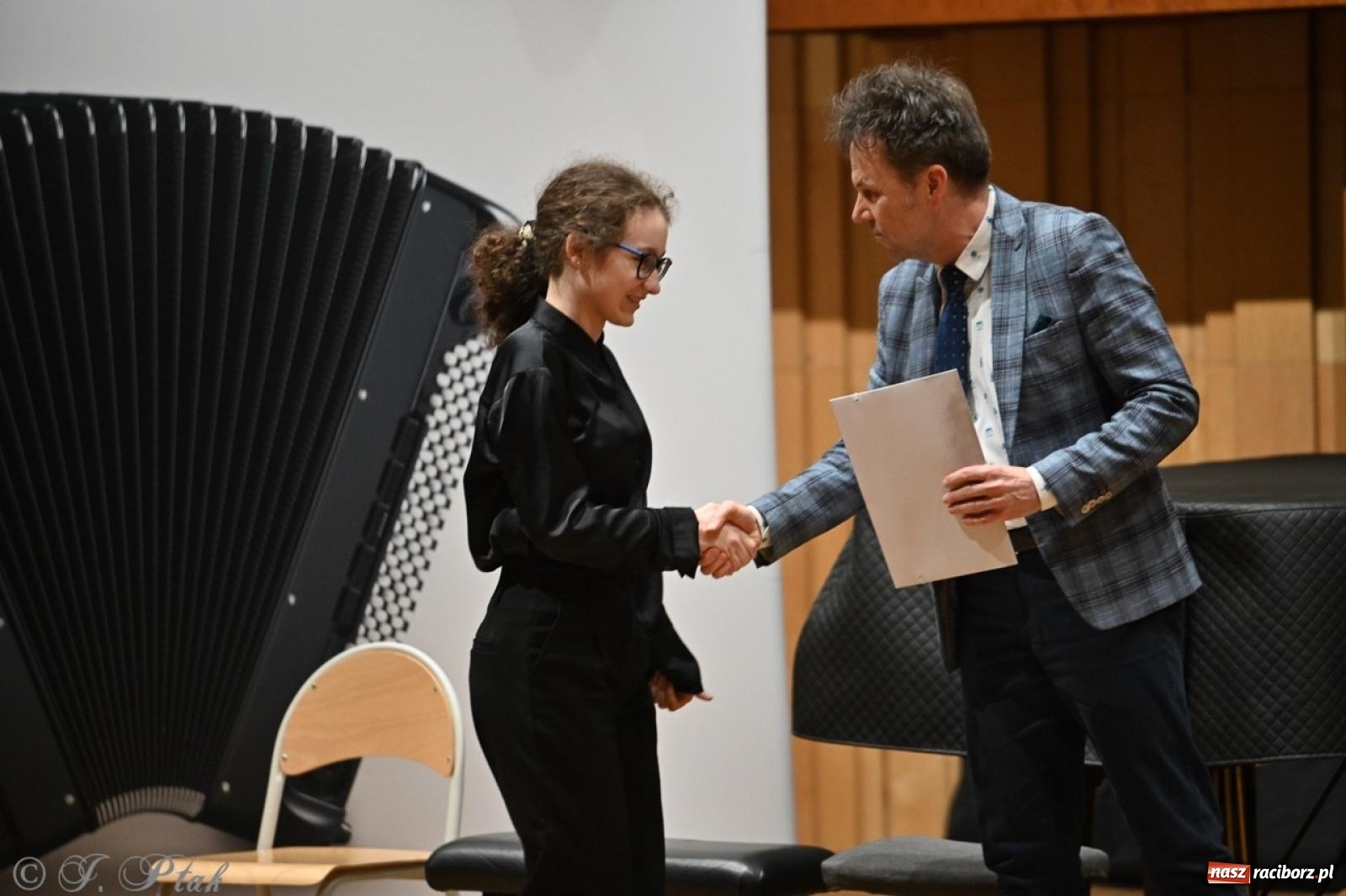 Zdjęcie w galerii na portalu naszraciborz.pl: Laureaci XXVII Konkursu Akordeonowego im. H. Malona zaprezentowali swój talent [FOTO i WIDEO] wiadomości z regionu