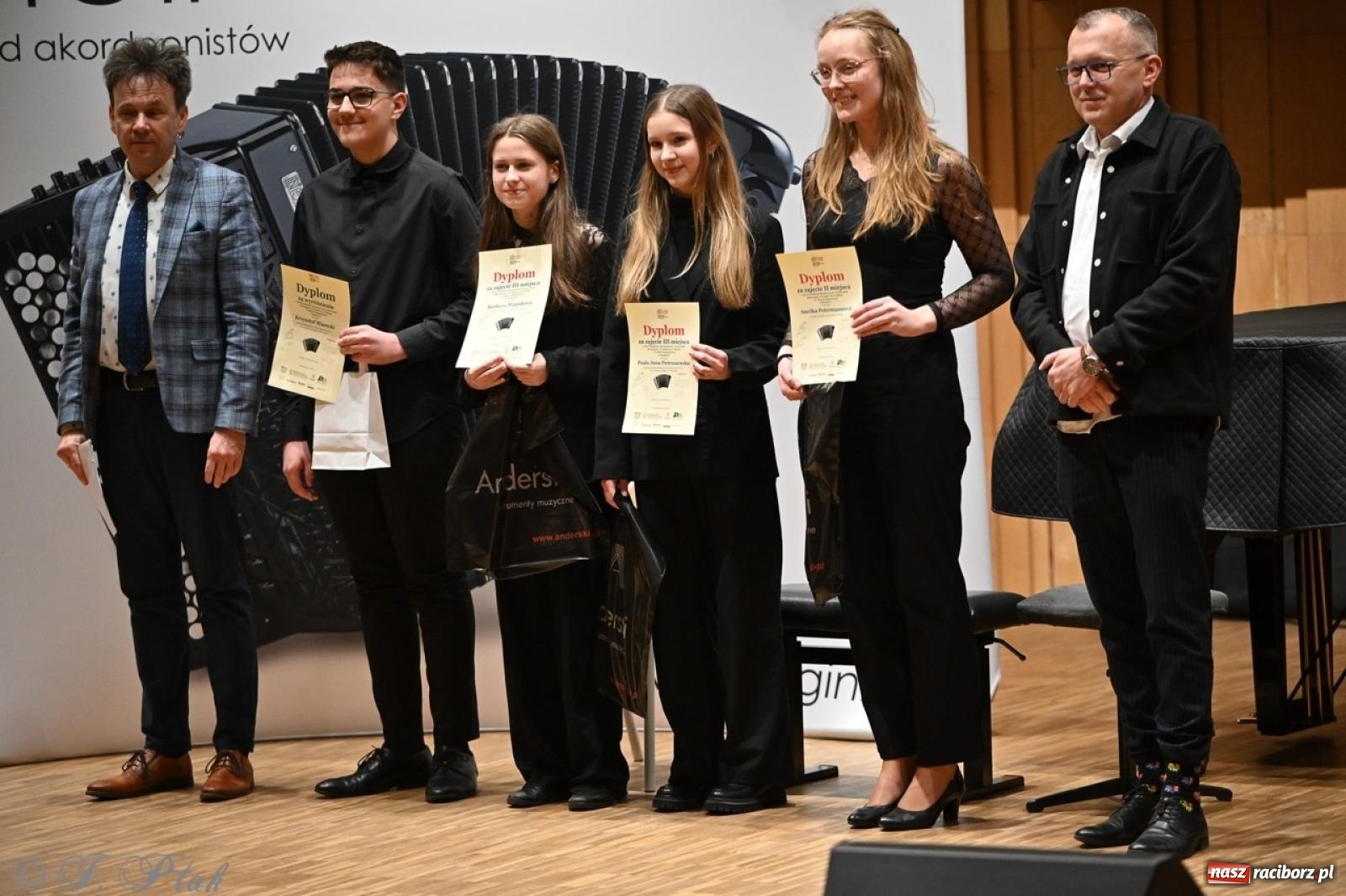Zdjęcie w galerii na portalu naszraciborz.pl: Laureaci XXVII Konkursu Akordeonowego im. H. Malona zaprezentowali swój talent [FOTO i WIDEO] wiadomości z regionu