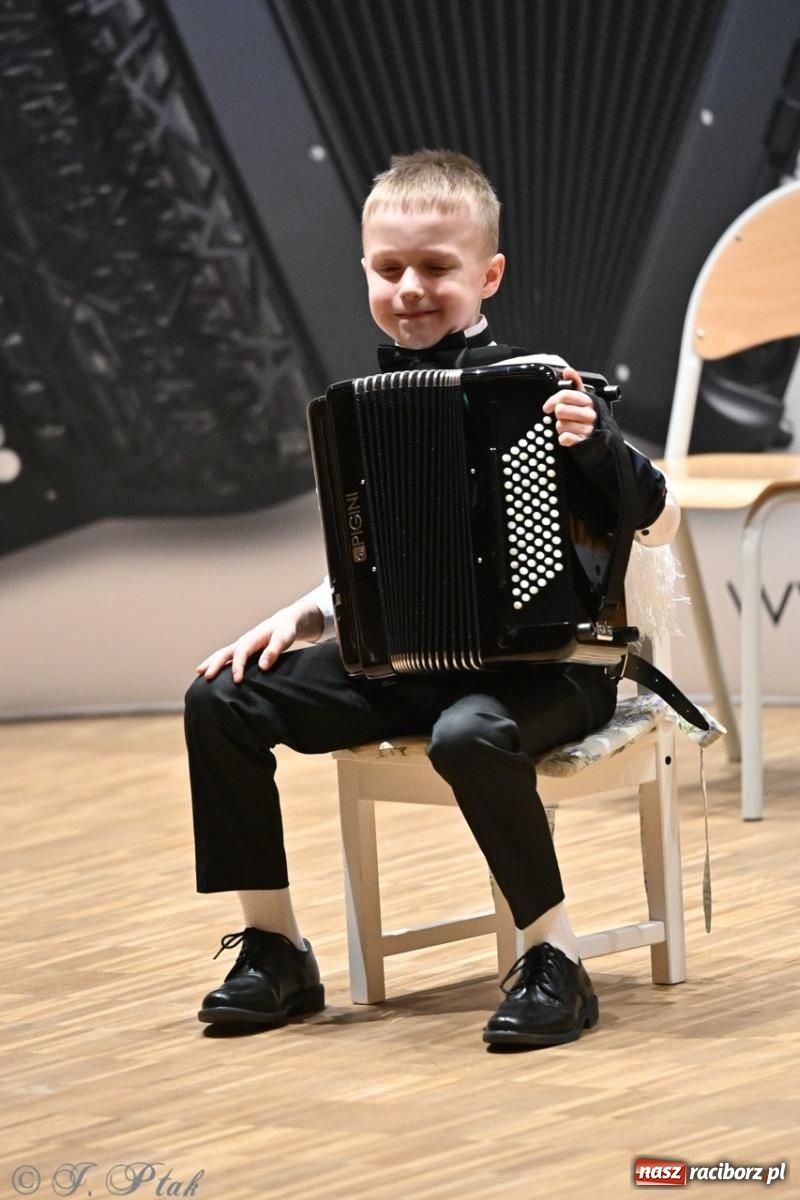 Zdjęcie w galerii na portalu naszraciborz.pl: Laureaci XXVII Konkursu Akordeonowego im. H. Malona zaprezentowali swój talent [FOTO i WIDEO] wiadomości z regionu
