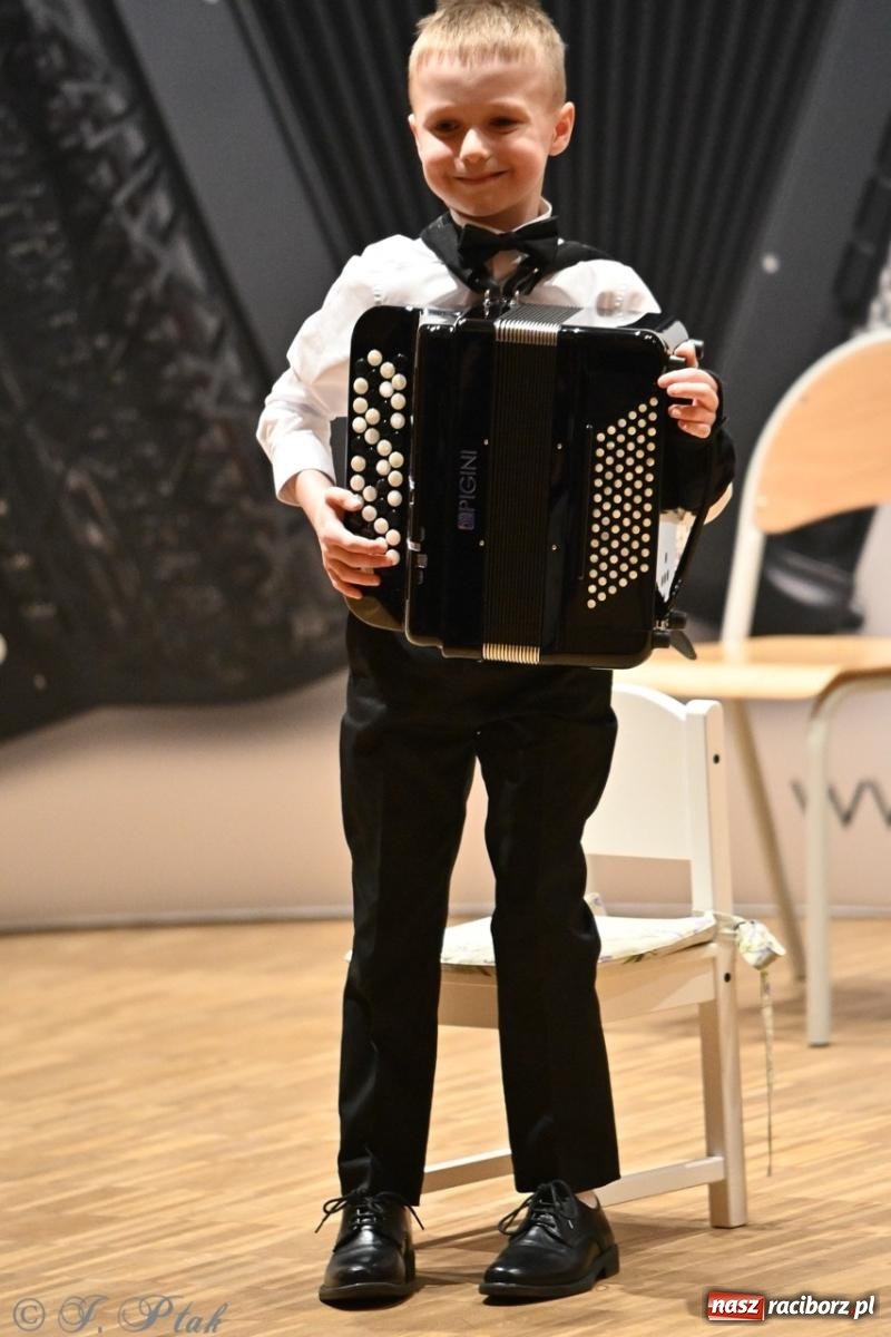 Zdjęcie w galerii na portalu naszraciborz.pl: Laureaci XXVII Konkursu Akordeonowego im. H. Malona zaprezentowali swój talent [FOTO i WIDEO] wiadomości z regionu