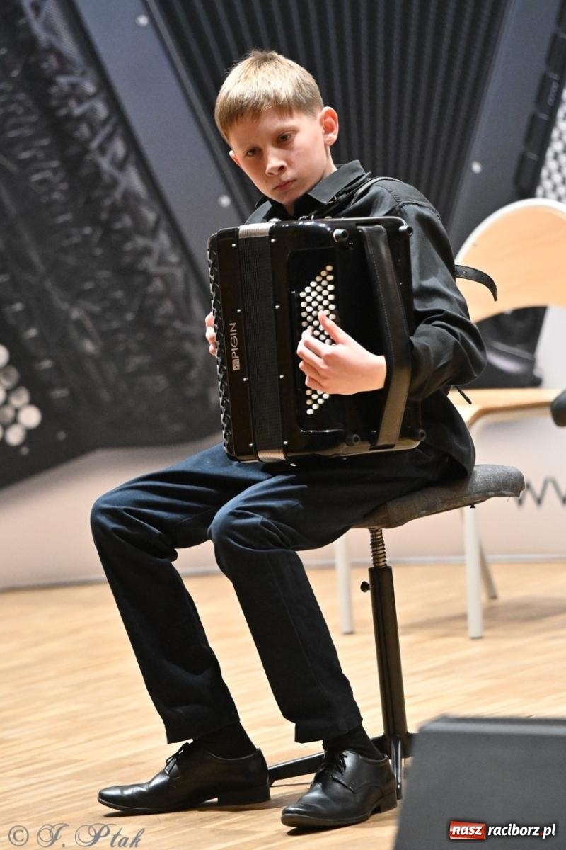Zdjęcie w galerii na portalu naszraciborz.pl: Laureaci XXVII Konkursu Akordeonowego im. H. Malona zaprezentowali swój talent [FOTO i WIDEO] wiadomości z regionu