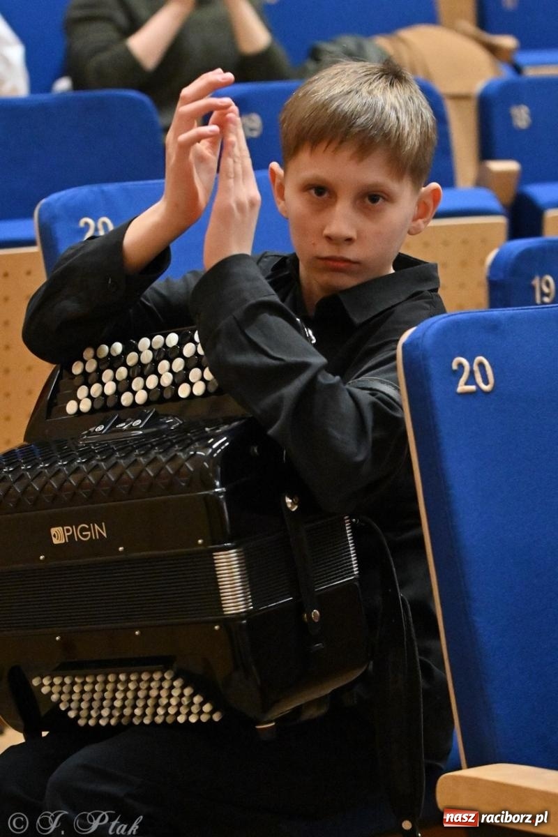 Zdjęcie w galerii na portalu naszraciborz.pl: Laureaci XXVII Konkursu Akordeonowego im. H. Malona zaprezentowali swój talent [FOTO i WIDEO] wiadomości z regionu