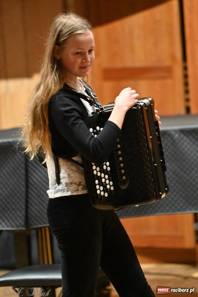 Zdjęcie w galerii na portalu naszraciborz.pl: Laureaci XXVII Konkursu Akordeonowego im. H. Malona zaprezentowali swój talent [FOTO i WIDEO] wiadomości z regionu