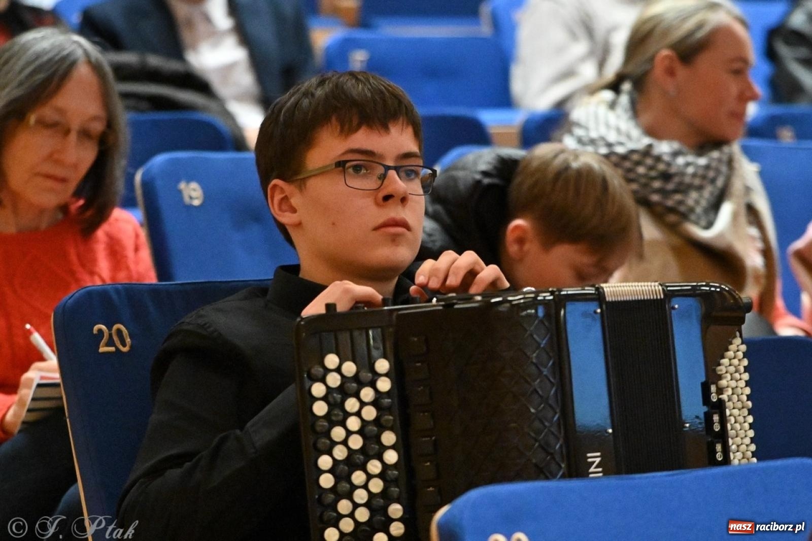 Zdjęcie w galerii na portalu naszraciborz.pl: Laureaci XXVII Konkursu Akordeonowego im. H. Malona zaprezentowali swój talent [FOTO i WIDEO] wiadomości z regionu