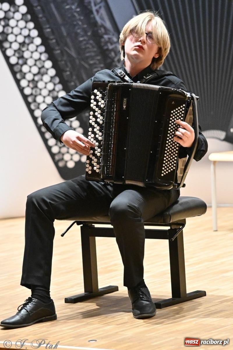 Zdjęcie w galerii na portalu naszraciborz.pl: Laureaci XXVII Konkursu Akordeonowego im. H. Malona zaprezentowali swój talent [FOTO i WIDEO] wiadomości z regionu