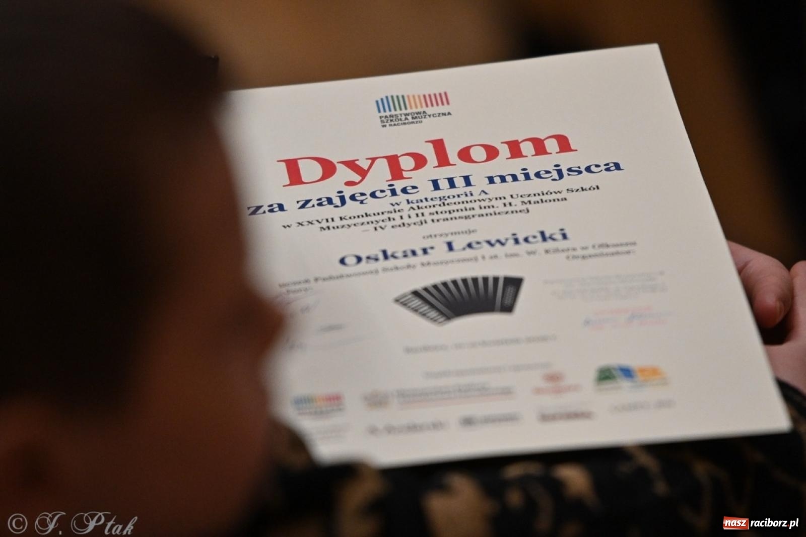 Zdjęcie w galerii na portalu naszraciborz.pl: Laureaci XXVII Konkursu Akordeonowego im. H. Malona zaprezentowali swój talent [FOTO i WIDEO] wiadomości z regionu