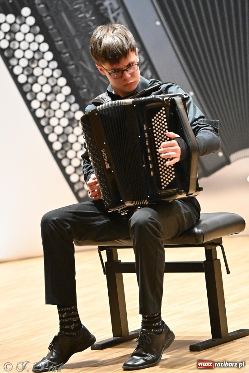 Zdjęcie w galerii na portalu naszraciborz.pl: Laureaci XXVII Konkursu Akordeonowego im. H. Malona zaprezentowali swój talent [FOTO i WIDEO] wiadomości z regionu