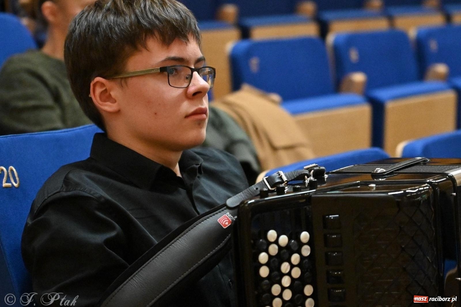 Zdjęcie w galerii na portalu naszraciborz.pl: Laureaci XXVII Konkursu Akordeonowego im. H. Malona zaprezentowali swój talent [FOTO i WIDEO] wiadomości z regionu