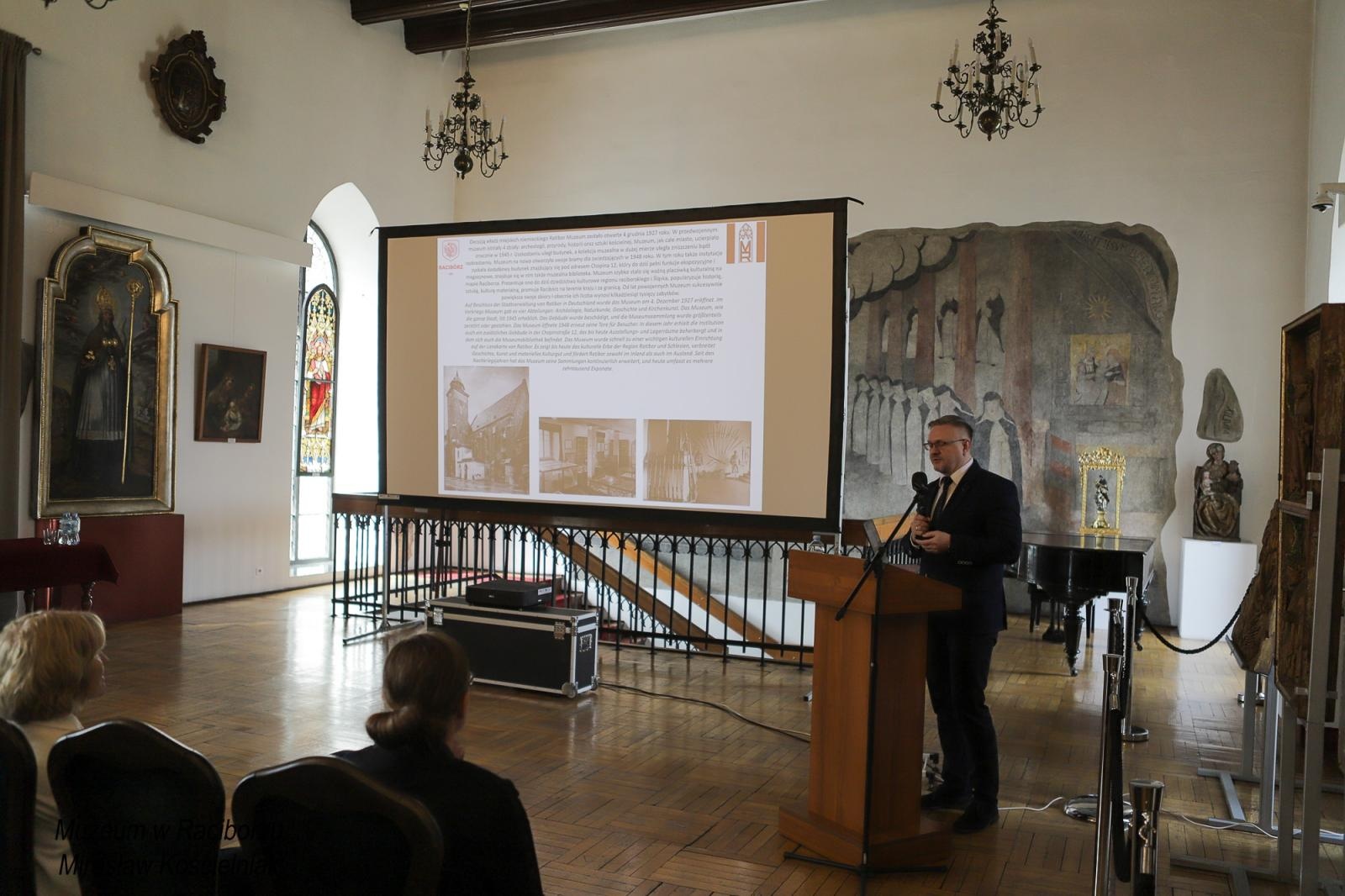 Zdjęcie w galerii na portalu naszraciborz.pl: XVIII Międzynarodowe Seminarium Naukowe w Raciborzu wiadomości z regionu