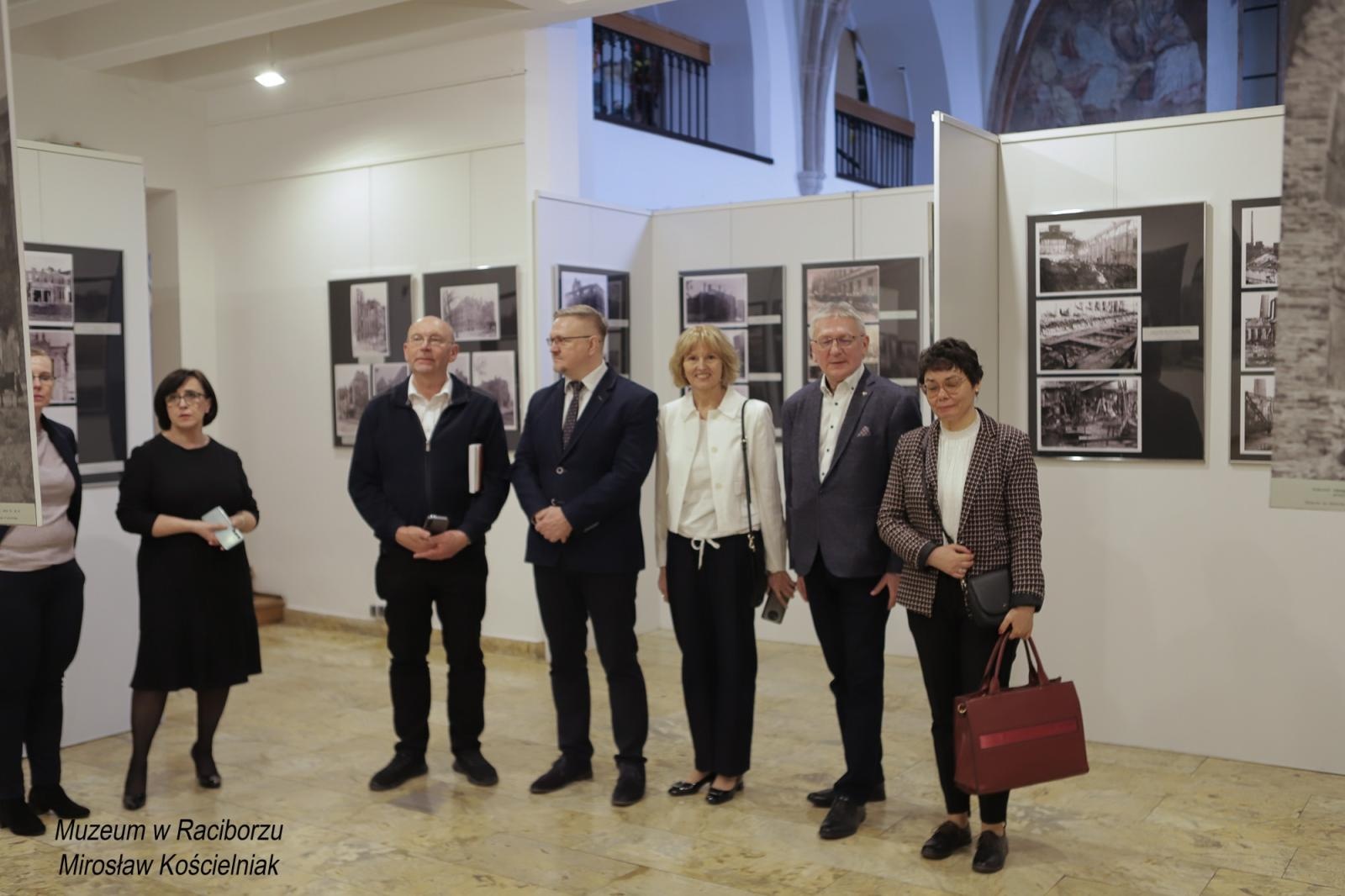 Zdjęcie w galerii na portalu naszraciborz.pl: XVIII Międzynarodowe Seminarium Naukowe w Raciborzu wiadomości z regionu