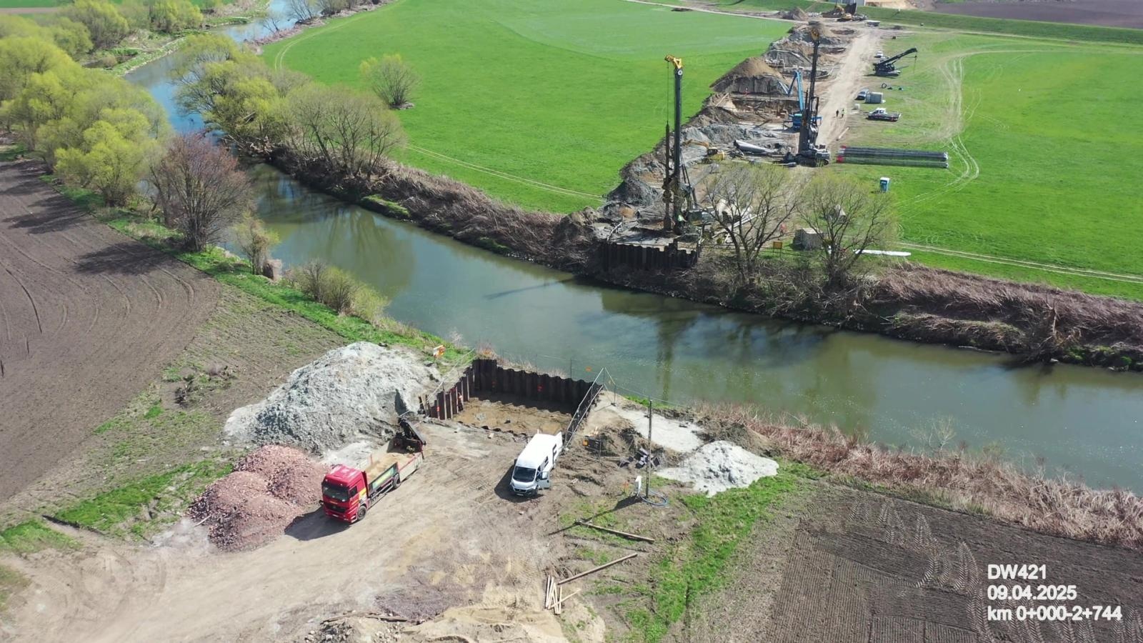 Zdjęcie w galerii na portalu naszraciborz.pl: Nowy most na Odrze coraz bliżej. Inwestycja za ponad 300 milionów złotych połączy gminy Nędza i Rudnik [ZDJĘCIA Z PLACU BUDOWY, MAPA] wiadomości z regionu