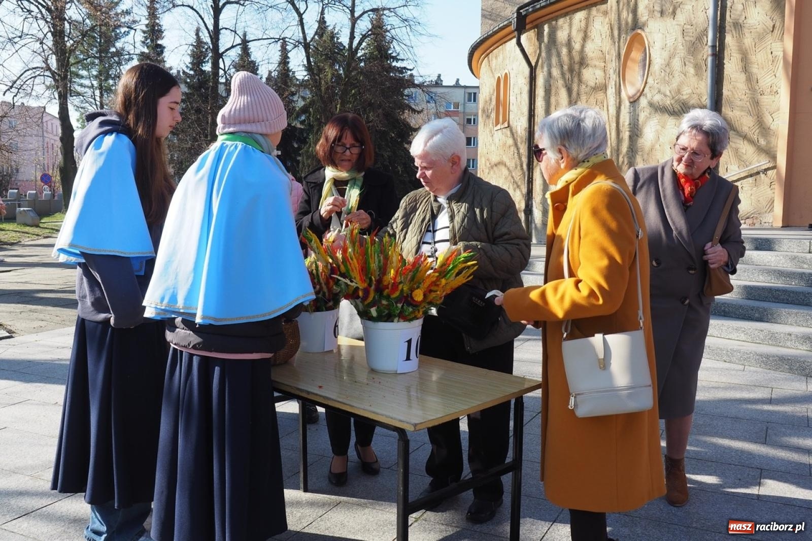 Zdjęcie w galerii na portalu naszraciborz.pl: Palma wielkanocna – symbol nowego życia i ochrony. Niedziela Męki Pańskiej w parafii NSPJ [FOTO i WIDEO] wiadomości z regionu