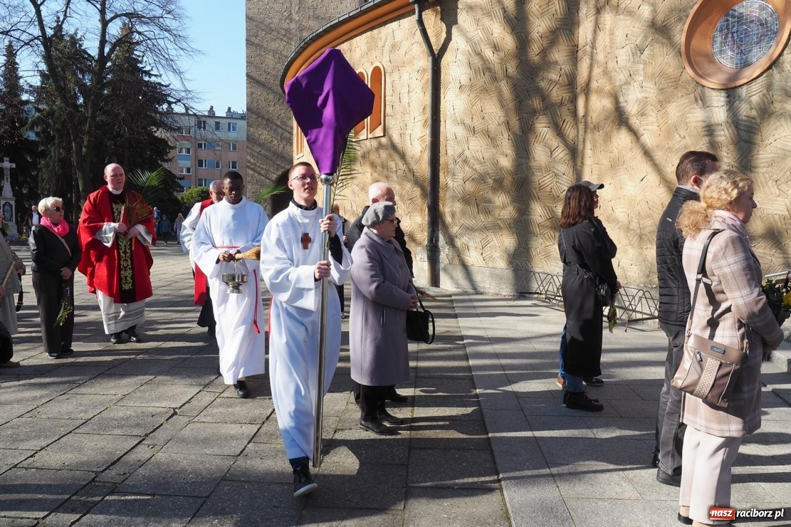 Zdjęcie w galerii na portalu naszraciborz.pl: Palma wielkanocna – symbol nowego życia i ochrony. Niedziela Męki Pańskiej w parafii NSPJ [FOTO i WIDEO] wiadomości z regionu