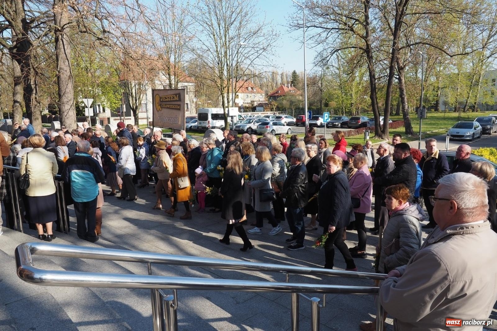 Zdjęcie w galerii na portalu naszraciborz.pl: Palma wielkanocna – symbol nowego życia i ochrony. Niedziela Męki Pańskiej w parafii NSPJ [FOTO i WIDEO] wiadomości z regionu