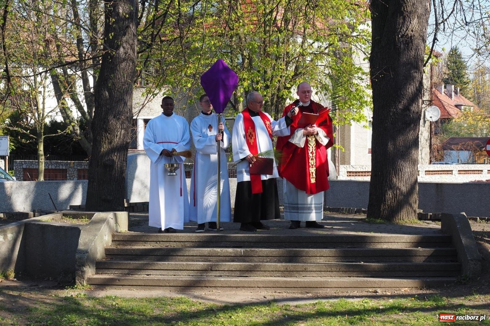 Zdjęcie w galerii na portalu naszraciborz.pl: Palma wielkanocna – symbol nowego życia i ochrony. Niedziela Męki Pańskiej w parafii NSPJ [FOTO i WIDEO] wiadomości z regionu