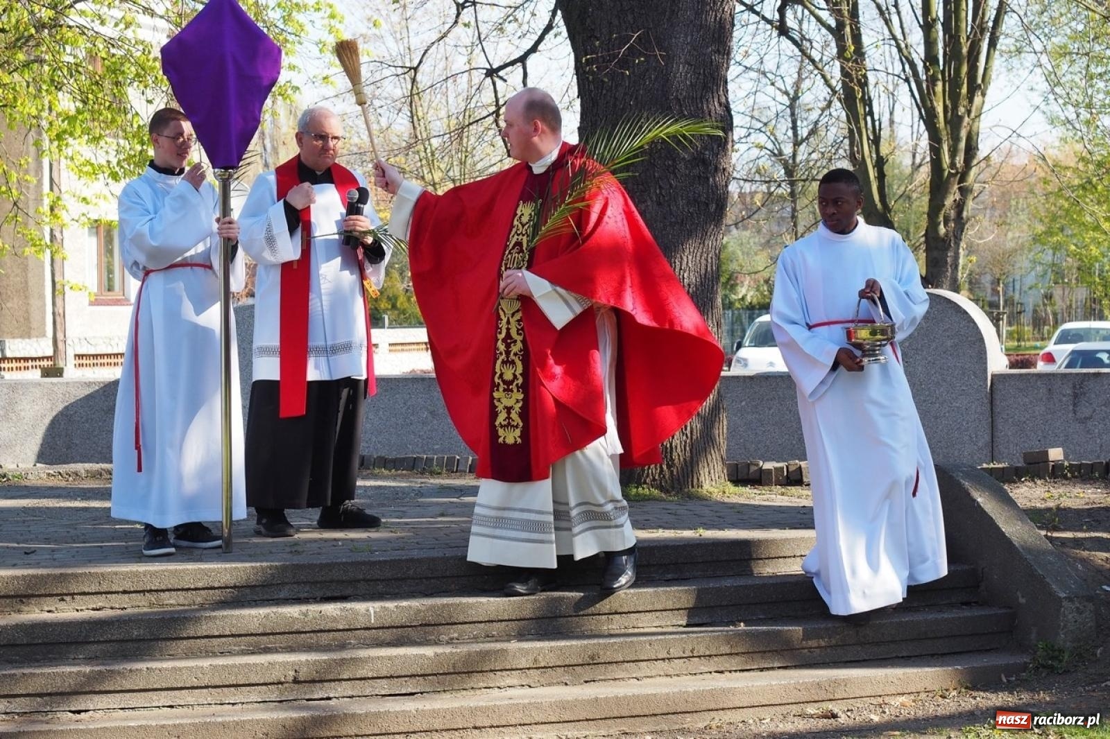 Zdjęcie w galerii na portalu naszraciborz.pl: Palma wielkanocna – symbol nowego życia i ochrony. Niedziela Męki Pańskiej w parafii NSPJ [FOTO i WIDEO] wiadomości z regionu