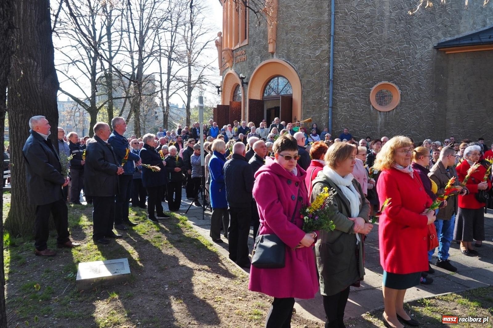 Zdjęcie w galerii na portalu naszraciborz.pl: Palma wielkanocna – symbol nowego życia i ochrony. Niedziela Męki Pańskiej w parafii NSPJ [FOTO i WIDEO] wiadomości z regionu