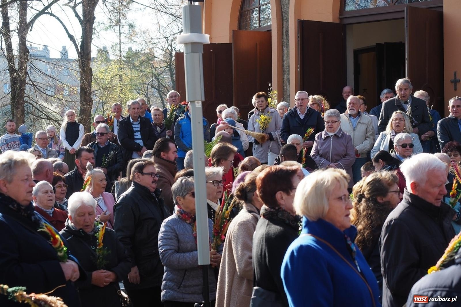 Zdjęcie w galerii na portalu naszraciborz.pl: Palma wielkanocna – symbol nowego życia i ochrony. Niedziela Męki Pańskiej w parafii NSPJ [FOTO i WIDEO] wiadomości z regionu
