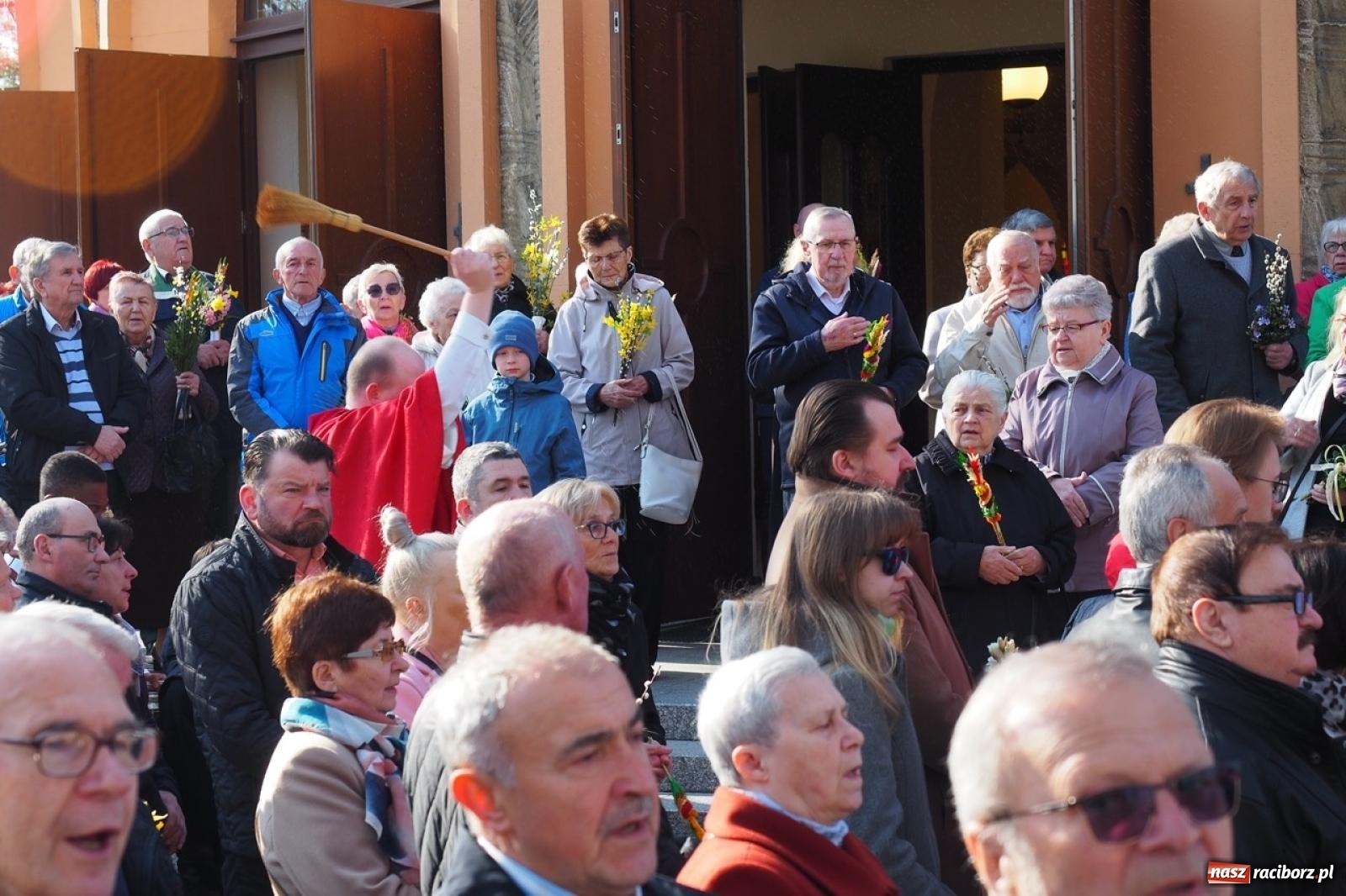 Zdjęcie w galerii na portalu naszraciborz.pl: Palma wielkanocna – symbol nowego życia i ochrony. Niedziela Męki Pańskiej w parafii NSPJ [FOTO i WIDEO] wiadomości z regionu