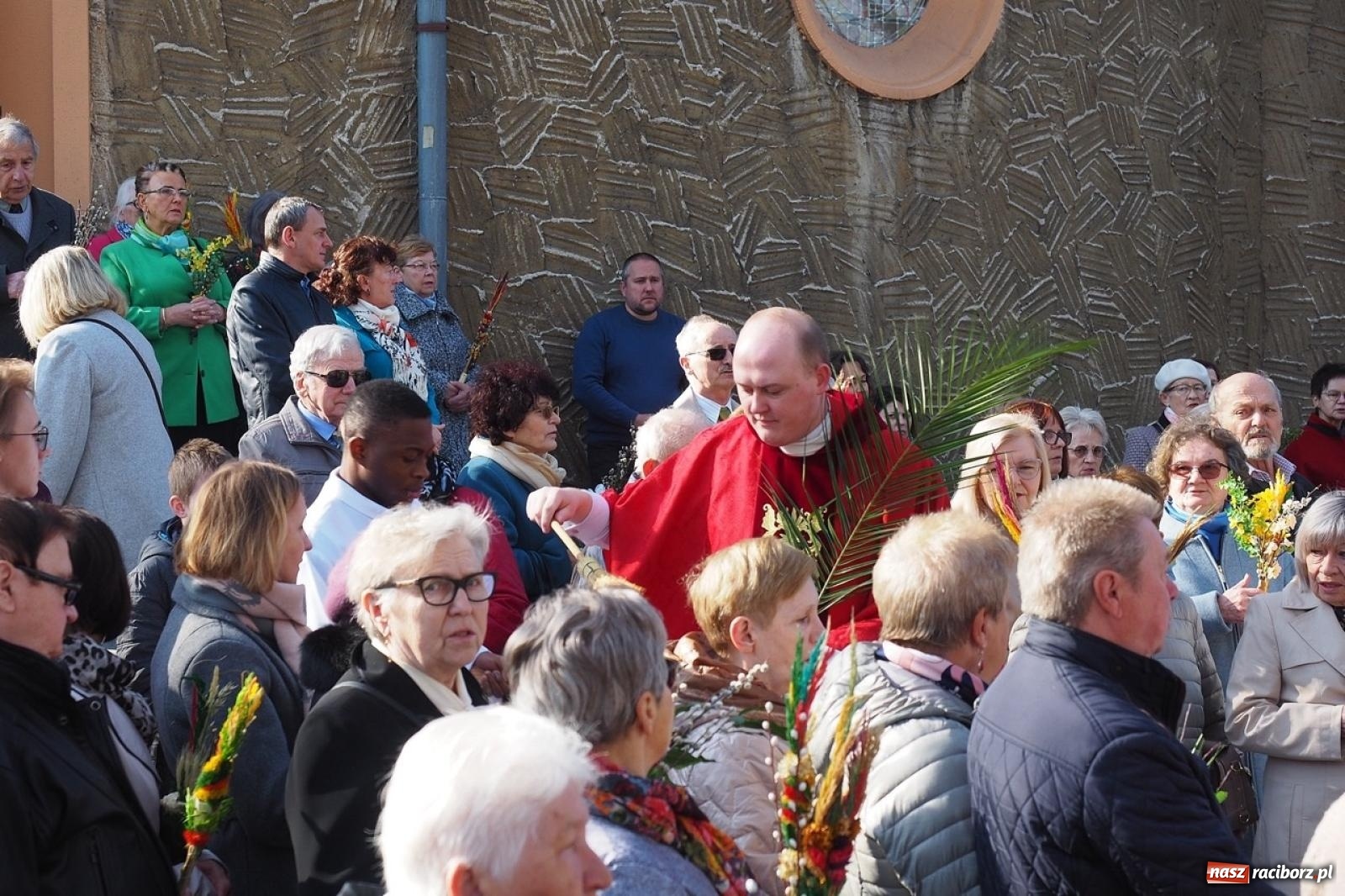 Zdjęcie w galerii na portalu naszraciborz.pl: Palma wielkanocna – symbol nowego życia i ochrony. Niedziela Męki Pańskiej w parafii NSPJ [FOTO i WIDEO] wiadomości z regionu