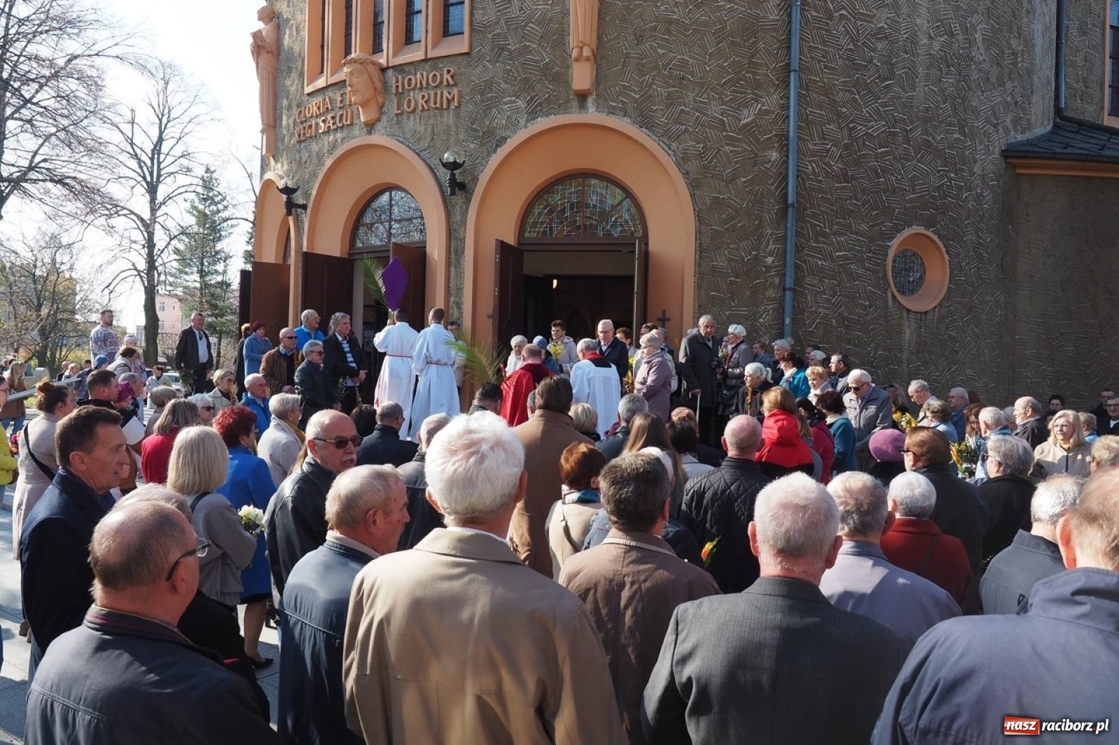 Zdjęcie w galerii na portalu naszraciborz.pl: Palma wielkanocna – symbol nowego życia i ochrony. Niedziela Męki Pańskiej w parafii NSPJ [FOTO i WIDEO] wiadomości z regionu