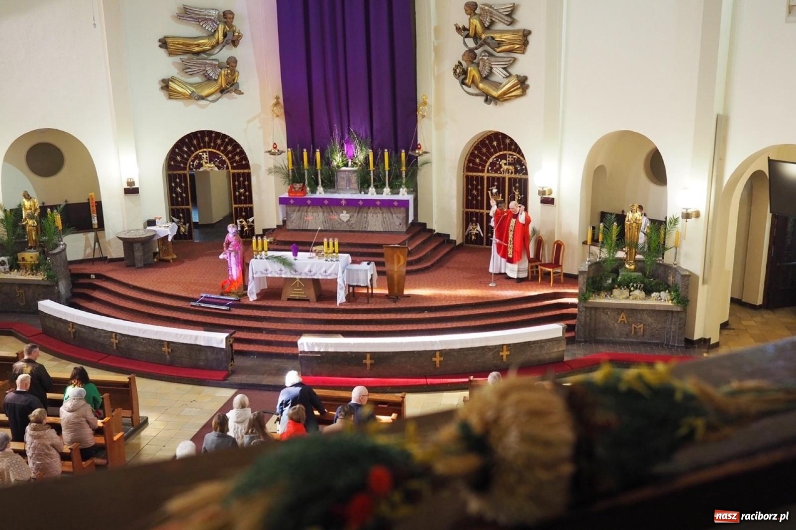 Zdjęcie w galerii na portalu naszraciborz.pl: Palma wielkanocna – symbol nowego życia i ochrony. Niedziela Męki Pańskiej w parafii NSPJ [FOTO i WIDEO] wiadomości z regionu