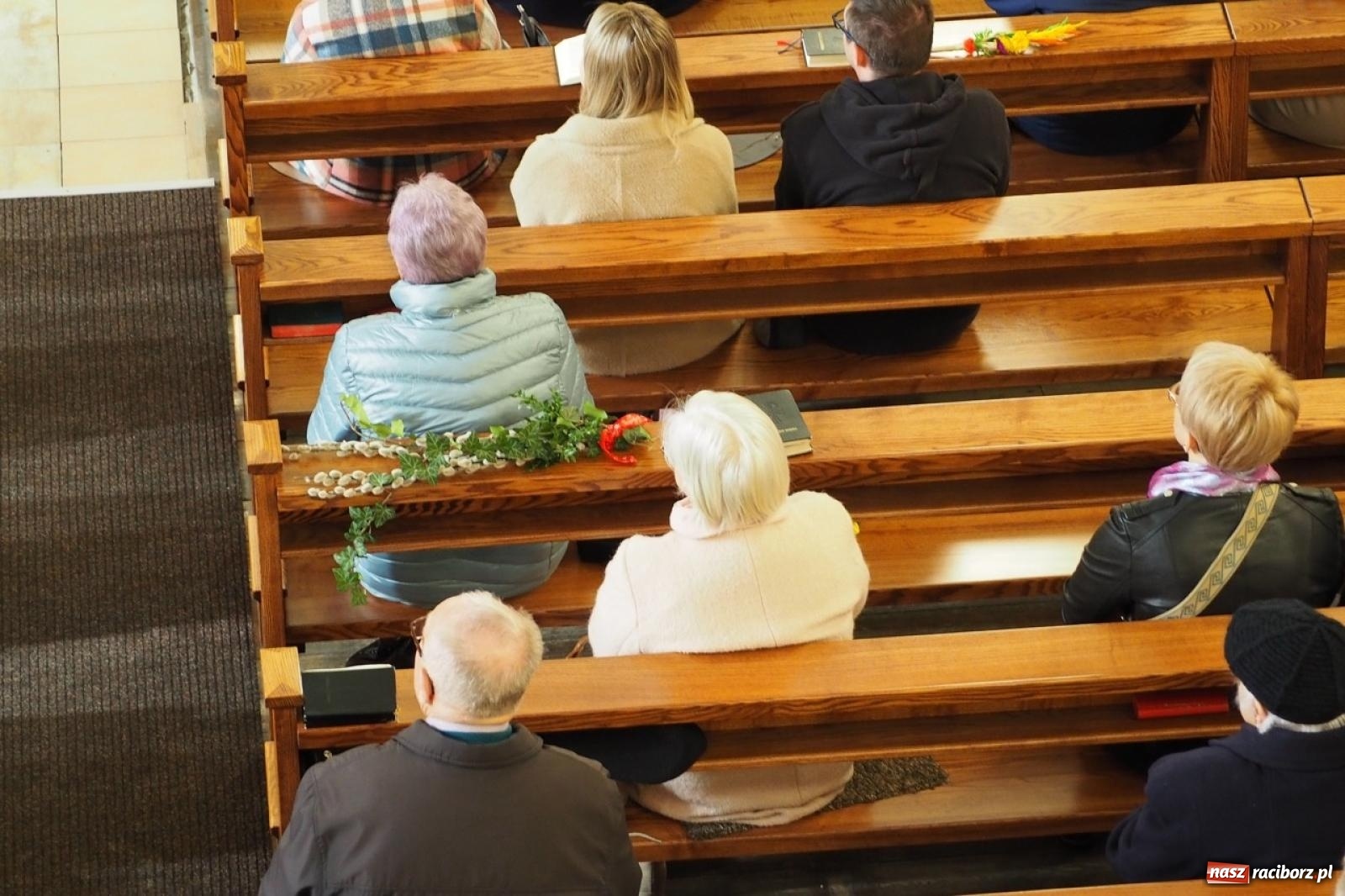 Zdjęcie w galerii na portalu naszraciborz.pl: Palma wielkanocna – symbol nowego życia i ochrony. Niedziela Męki Pańskiej w parafii NSPJ [FOTO i WIDEO] wiadomości z regionu