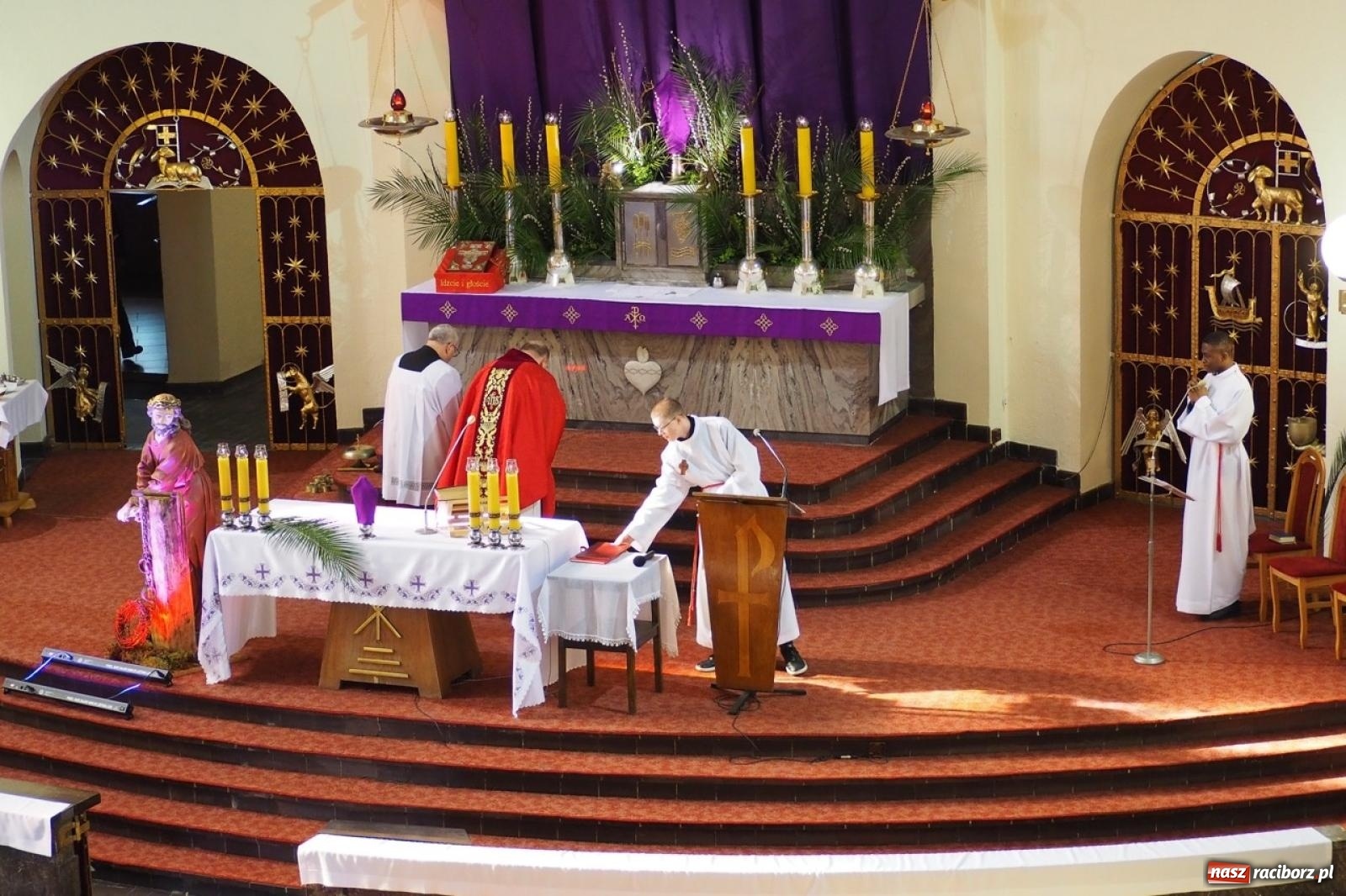 Zdjęcie w galerii na portalu naszraciborz.pl: Palma wielkanocna – symbol nowego życia i ochrony. Niedziela Męki Pańskiej w parafii NSPJ [FOTO i WIDEO] wiadomości z regionu