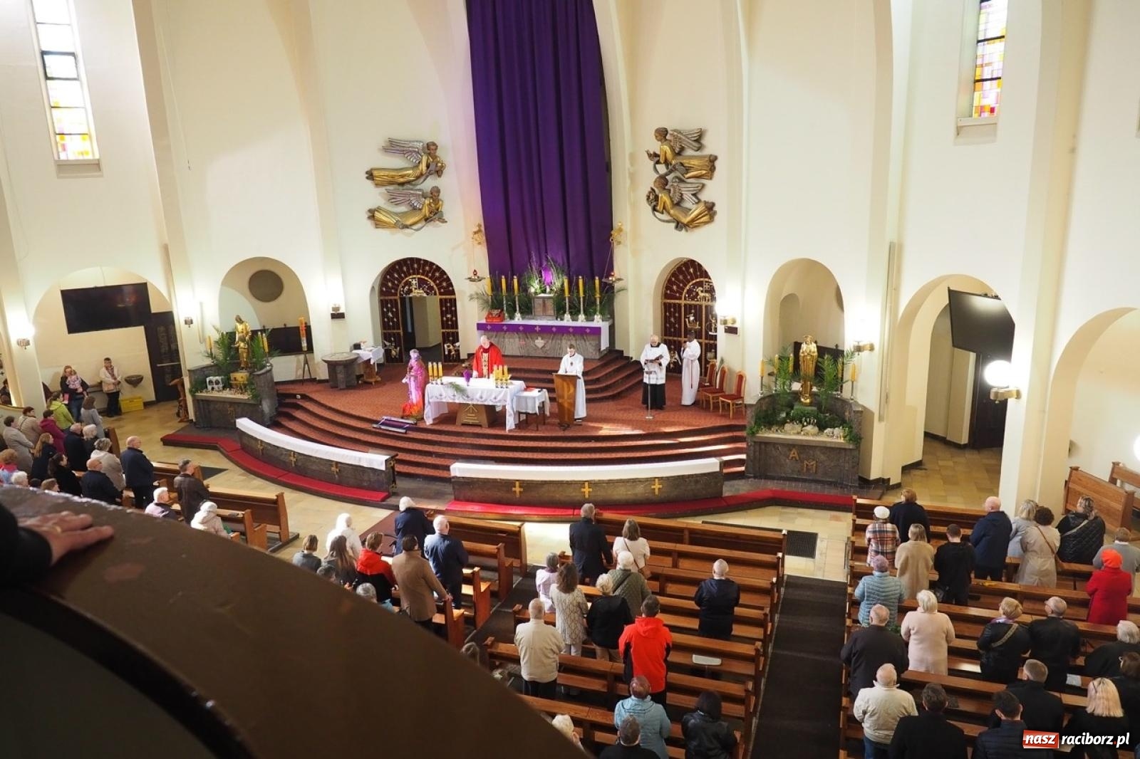 Zdjęcie w galerii na portalu naszraciborz.pl: Palma wielkanocna – symbol nowego życia i ochrony. Niedziela Męki Pańskiej w parafii NSPJ [FOTO i WIDEO] wiadomości z regionu