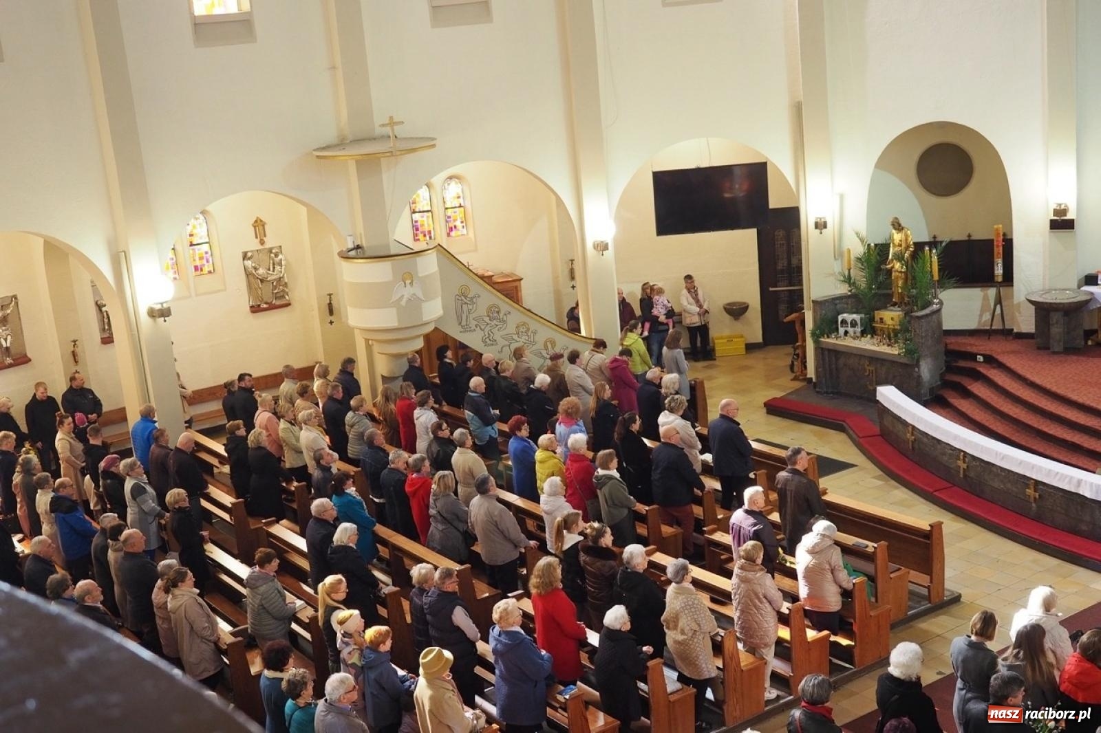 Zdjęcie w galerii na portalu naszraciborz.pl: Palma wielkanocna – symbol nowego życia i ochrony. Niedziela Męki Pańskiej w parafii NSPJ [FOTO i WIDEO] wiadomości z regionu