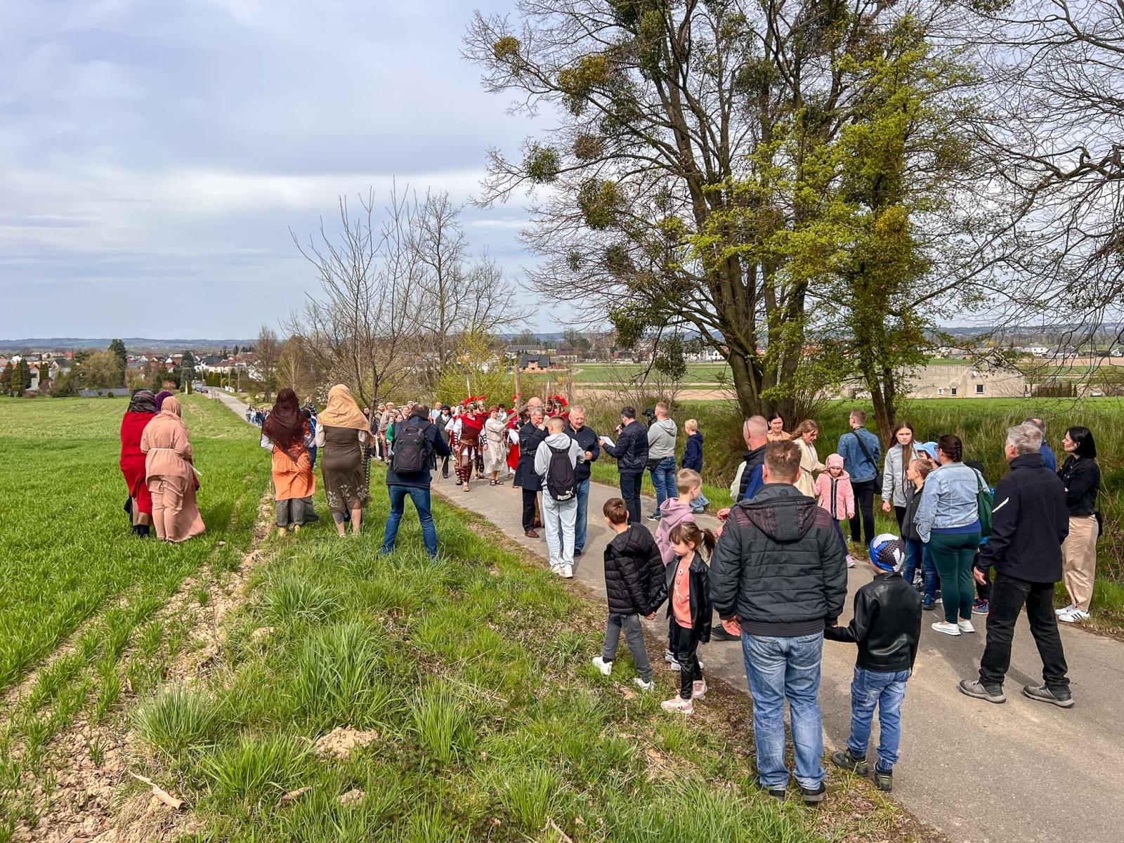Zdjęcie w galerii na portalu naszraciborz.pl: Misterium Męki Pańskiej w Krzyżanowicach. Poruszające widowisko na pograniczu polsko-czeskim [FOTO i WIDEO] wiadomości z regionu