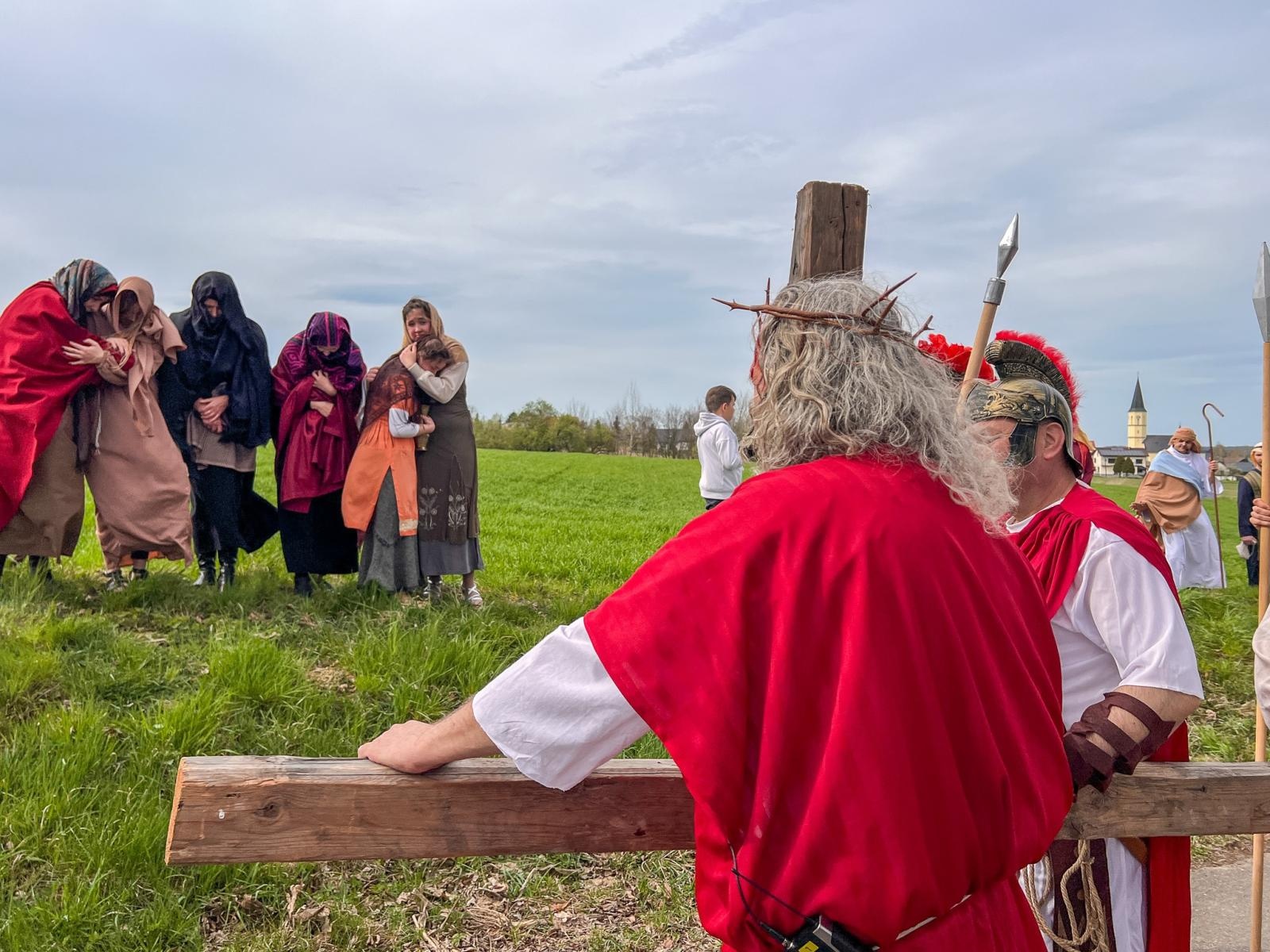 Zdjęcie w galerii na portalu naszraciborz.pl: Misterium Męki Pańskiej w Krzyżanowicach. Poruszające widowisko na pograniczu polsko-czeskim [FOTO i WIDEO] wiadomości z regionu