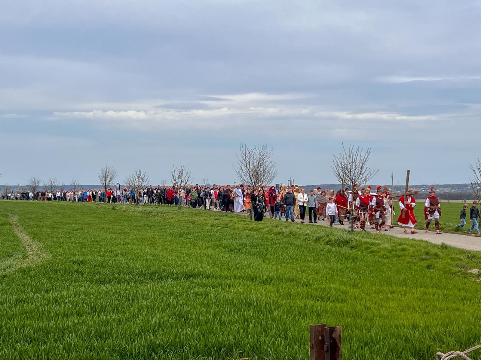 Zdjęcie w galerii na portalu naszraciborz.pl: Misterium Męki Pańskiej w Krzyżanowicach. Poruszające widowisko na pograniczu polsko-czeskim [FOTO i WIDEO] wiadomości z regionu