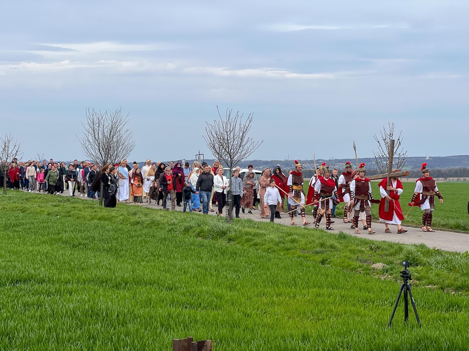 Zdjęcie w galerii na portalu naszraciborz.pl: Misterium Męki Pańskiej w Krzyżanowicach. Poruszające widowisko na pograniczu polsko-czeskim [FOTO i WIDEO] wiadomości z regionu