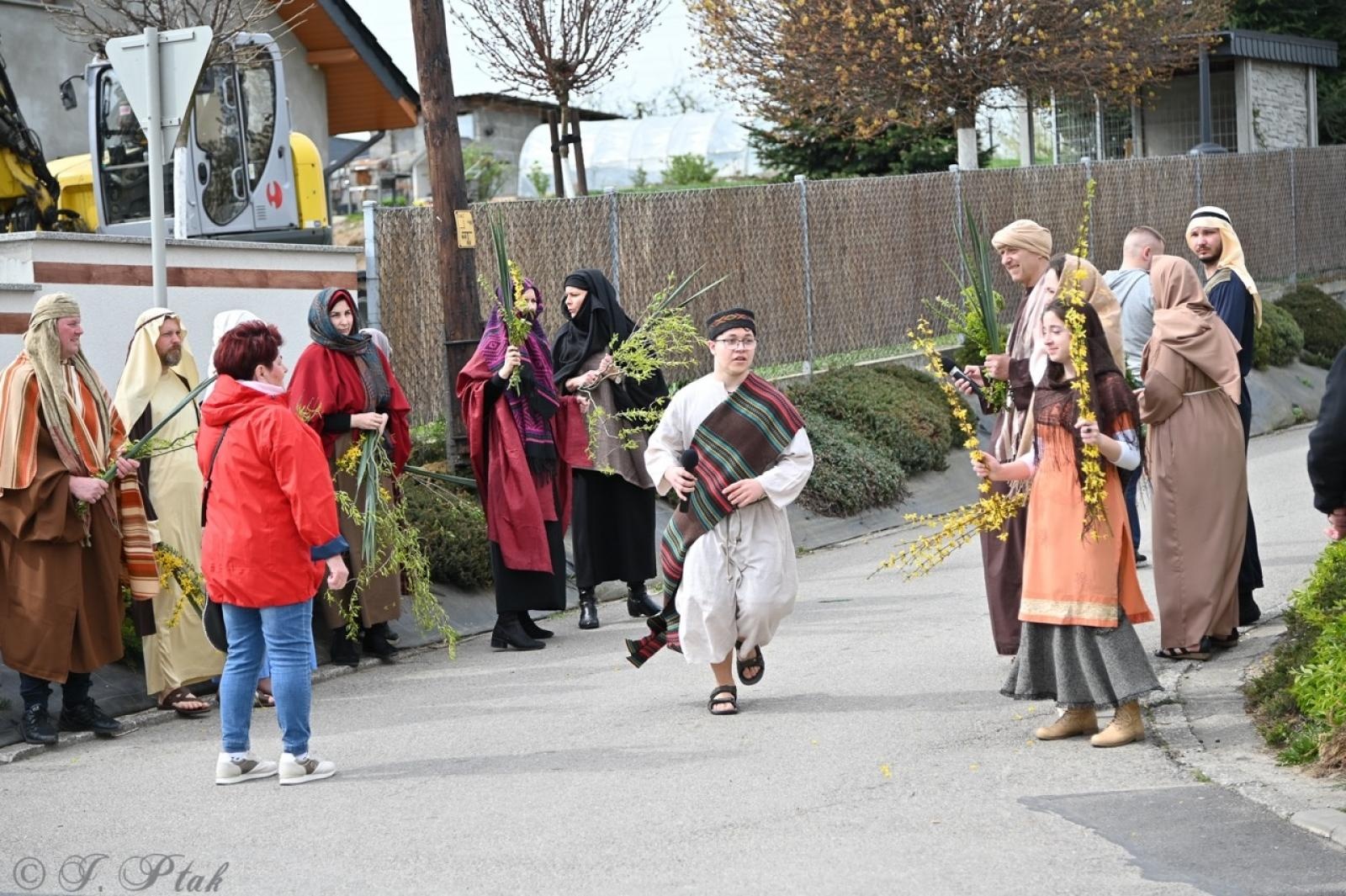 Zdjęcie w galerii na portalu naszraciborz.pl: Misterium Męki Pańskiej w Krzyżanowicach. Poruszające widowisko na pograniczu polsko-czeskim [FOTO i WIDEO] wiadomości z regionu