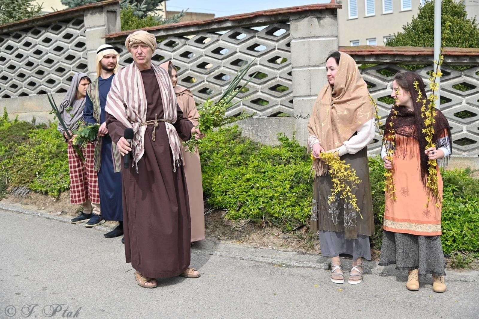 Zdjęcie w galerii na portalu naszraciborz.pl: Misterium Męki Pańskiej w Krzyżanowicach. Poruszające widowisko na pograniczu polsko-czeskim [FOTO i WIDEO] wiadomości z regionu