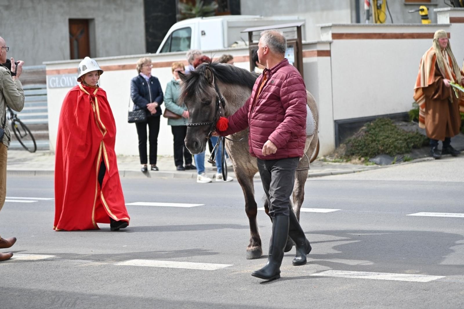 Zdjęcie w galerii na portalu naszraciborz.pl: Misterium Męki Pańskiej w Krzyżanowicach. Poruszające widowisko na pograniczu polsko-czeskim [FOTO i WIDEO] wiadomości z regionu