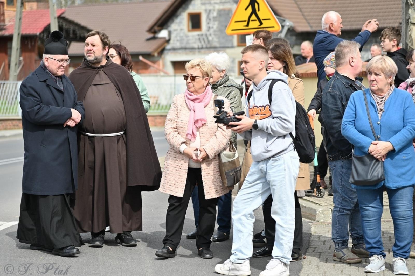Zdjęcie w galerii na portalu naszraciborz.pl: Misterium Męki Pańskiej w Krzyżanowicach. Poruszające widowisko na pograniczu polsko-czeskim [FOTO i WIDEO] wiadomości z regionu