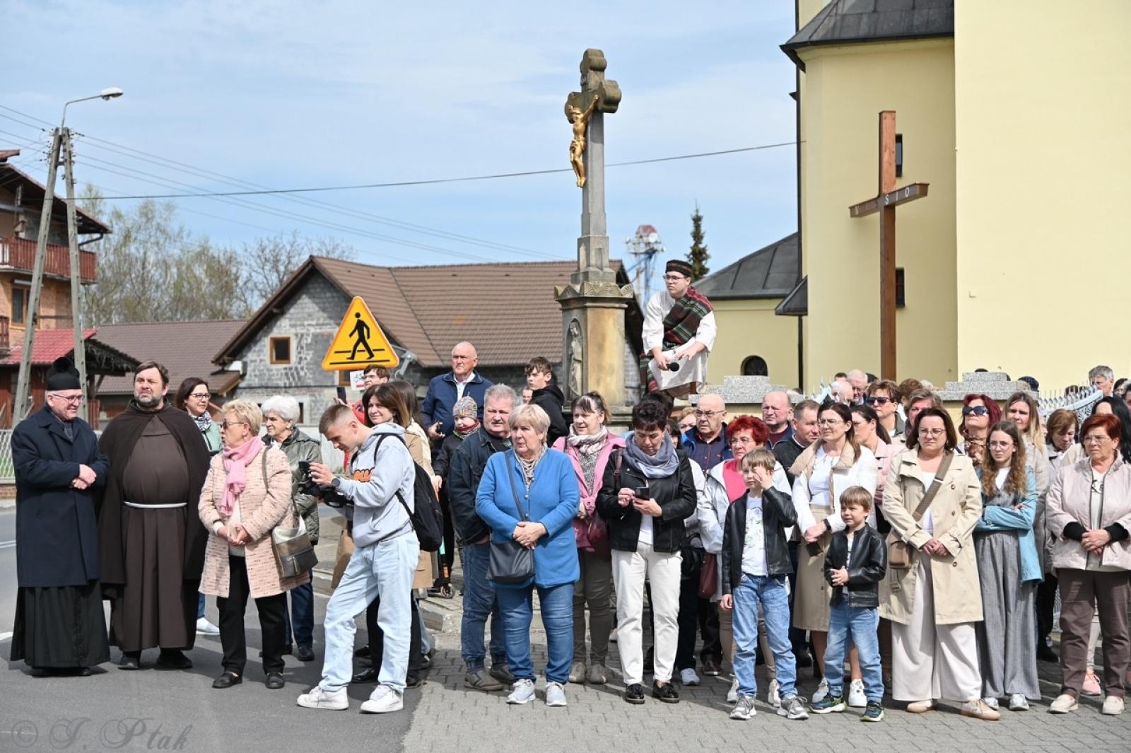 Zdjęcie w galerii na portalu naszraciborz.pl: Misterium Męki Pańskiej w Krzyżanowicach. Poruszające widowisko na pograniczu polsko-czeskim [FOTO i WIDEO] wiadomości z regionu