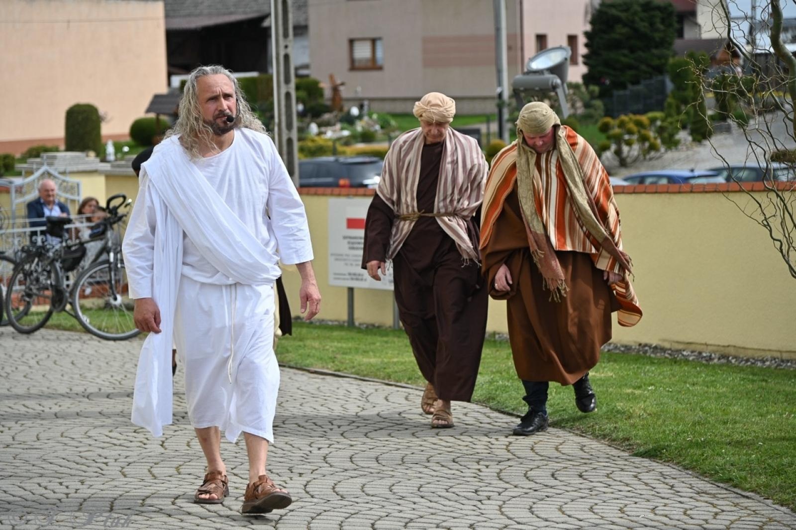 Zdjęcie w galerii na portalu naszraciborz.pl: Misterium Męki Pańskiej w Krzyżanowicach. Poruszające widowisko na pograniczu polsko-czeskim [FOTO i WIDEO] wiadomości z regionu