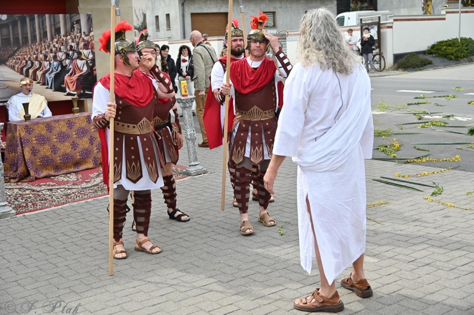 Zdjęcie w galerii na portalu naszraciborz.pl: Misterium Męki Pańskiej w Krzyżanowicach. Poruszające widowisko na pograniczu polsko-czeskim [FOTO i WIDEO] wiadomości z regionu