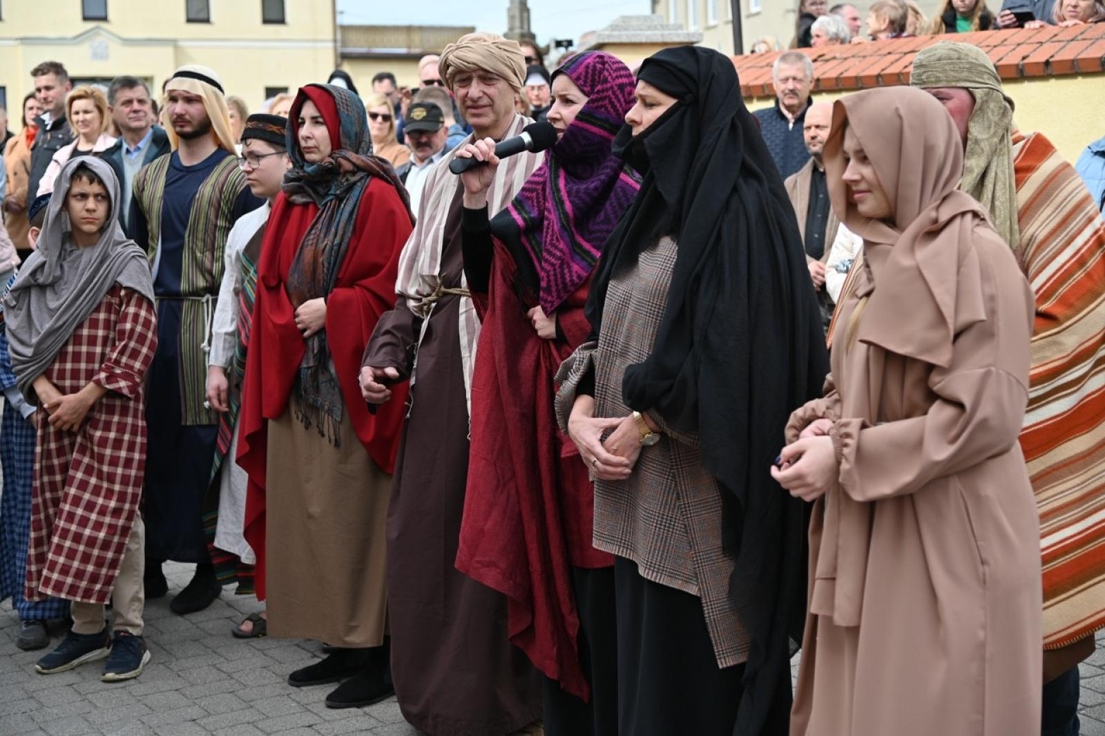Zdjęcie w galerii na portalu naszraciborz.pl: Misterium Męki Pańskiej w Krzyżanowicach. Poruszające widowisko na pograniczu polsko-czeskim [FOTO i WIDEO] wiadomości z regionu