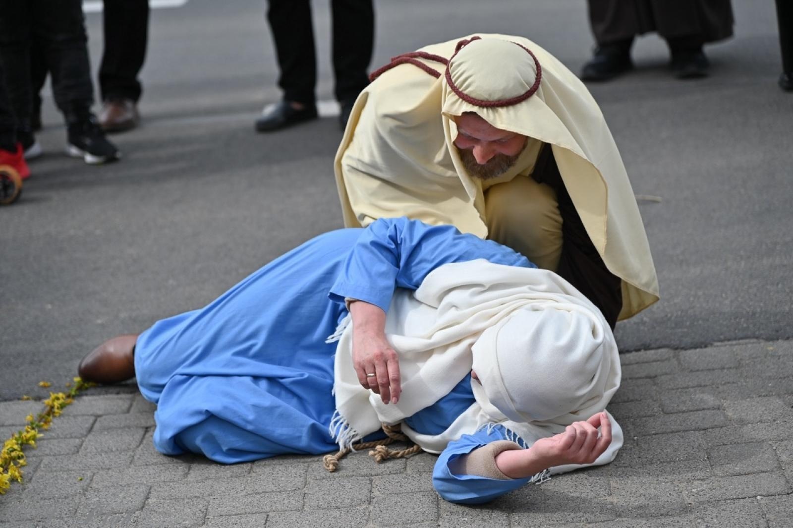 Zdjęcie w galerii na portalu naszraciborz.pl: Misterium Męki Pańskiej w Krzyżanowicach. Poruszające widowisko na pograniczu polsko-czeskim [FOTO i WIDEO] wiadomości z regionu